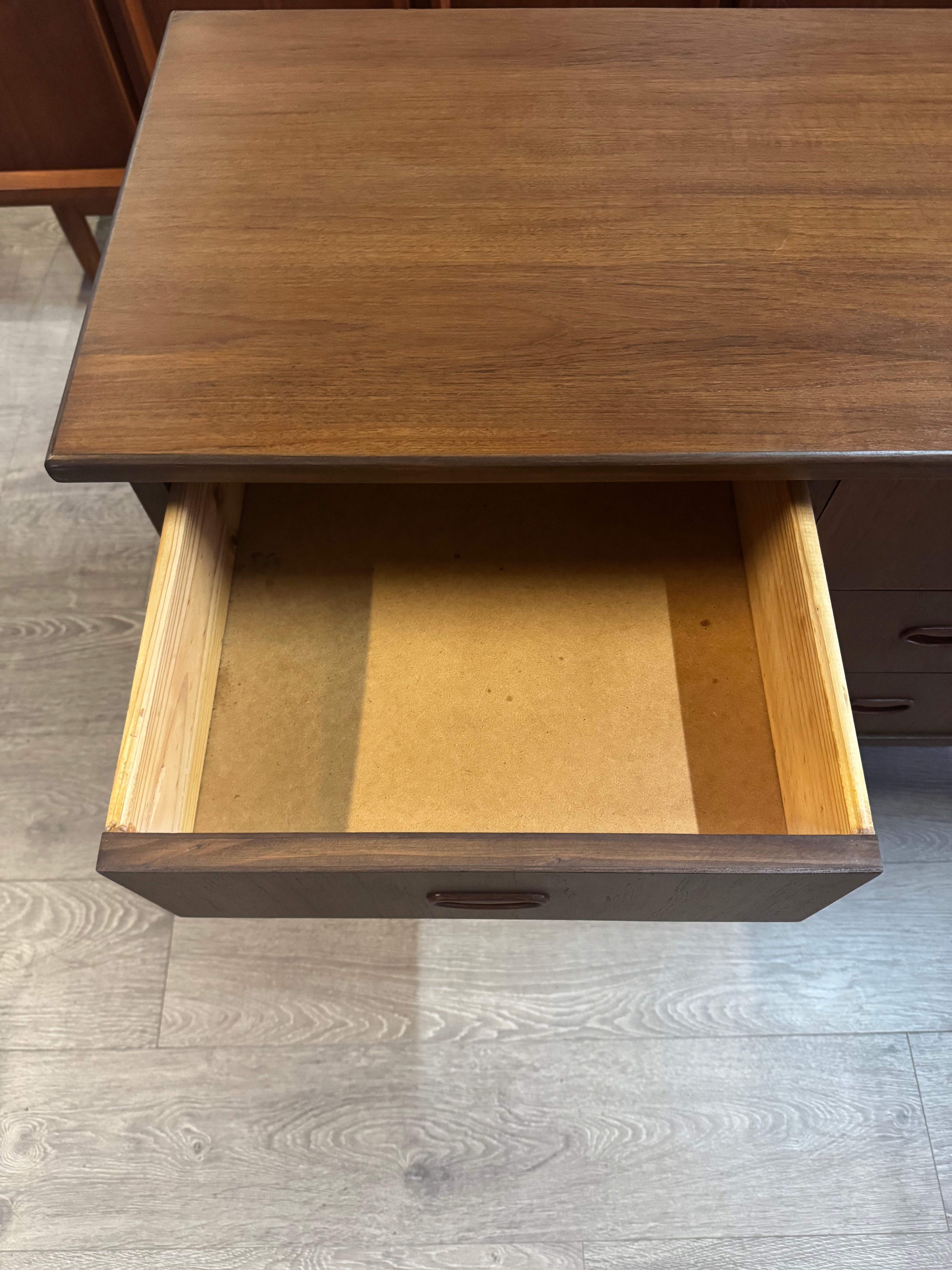 “A. Jelliffe” Mid Century Vintage Dresser