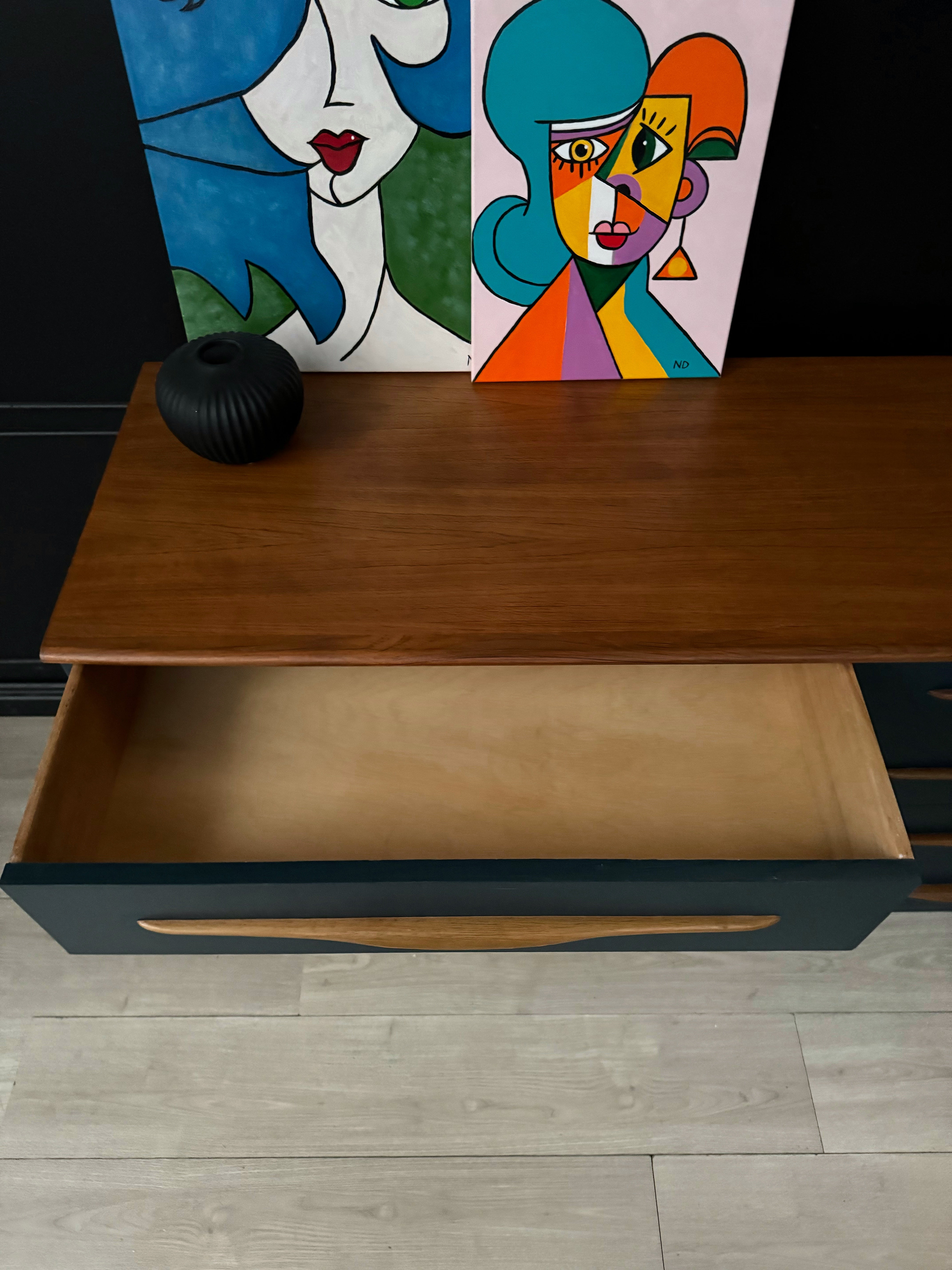 Mid century 8 drawers dresser with wooden handles