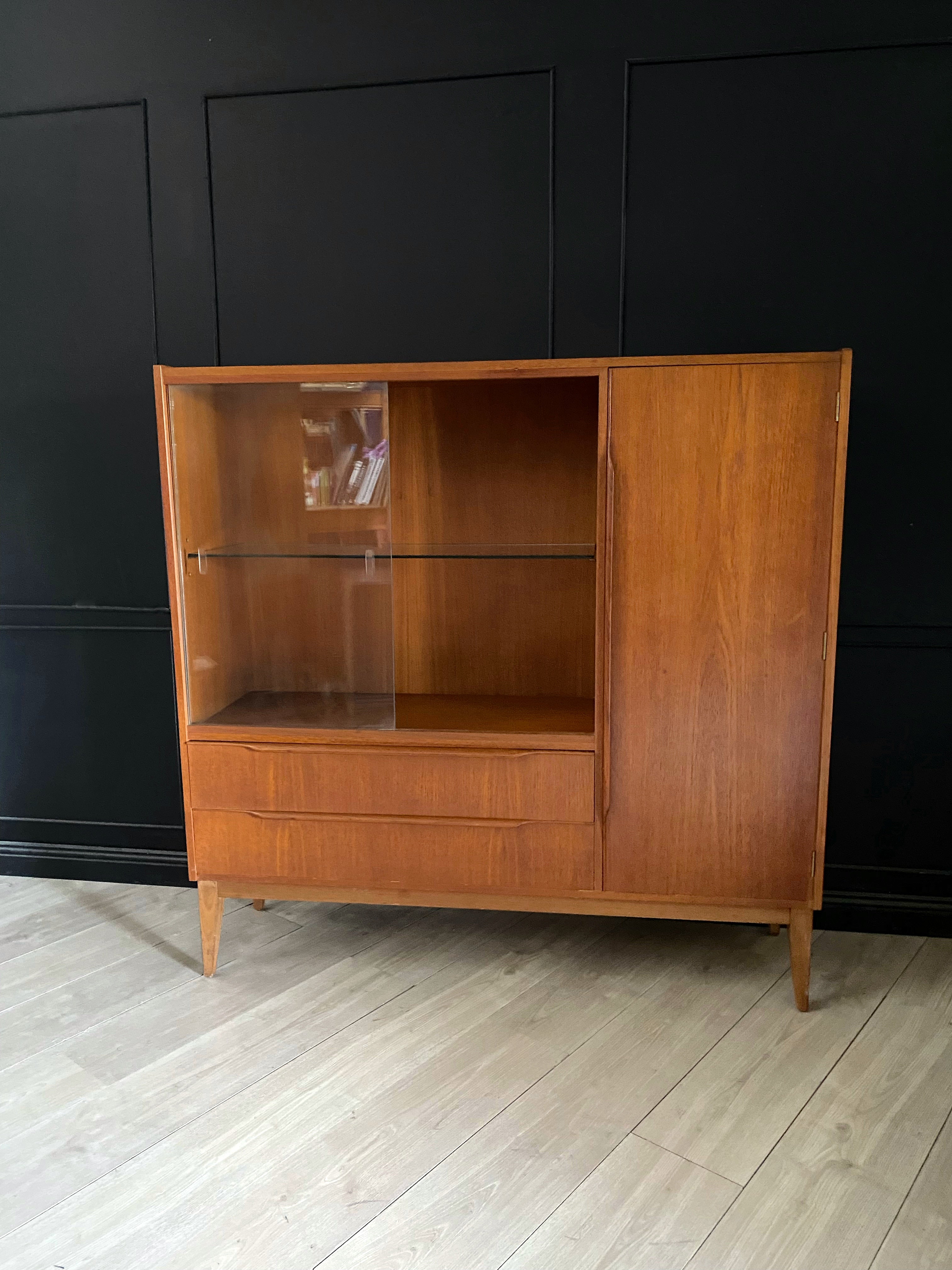 Vintage / Retro / Mid Century Glass Display Cabinet