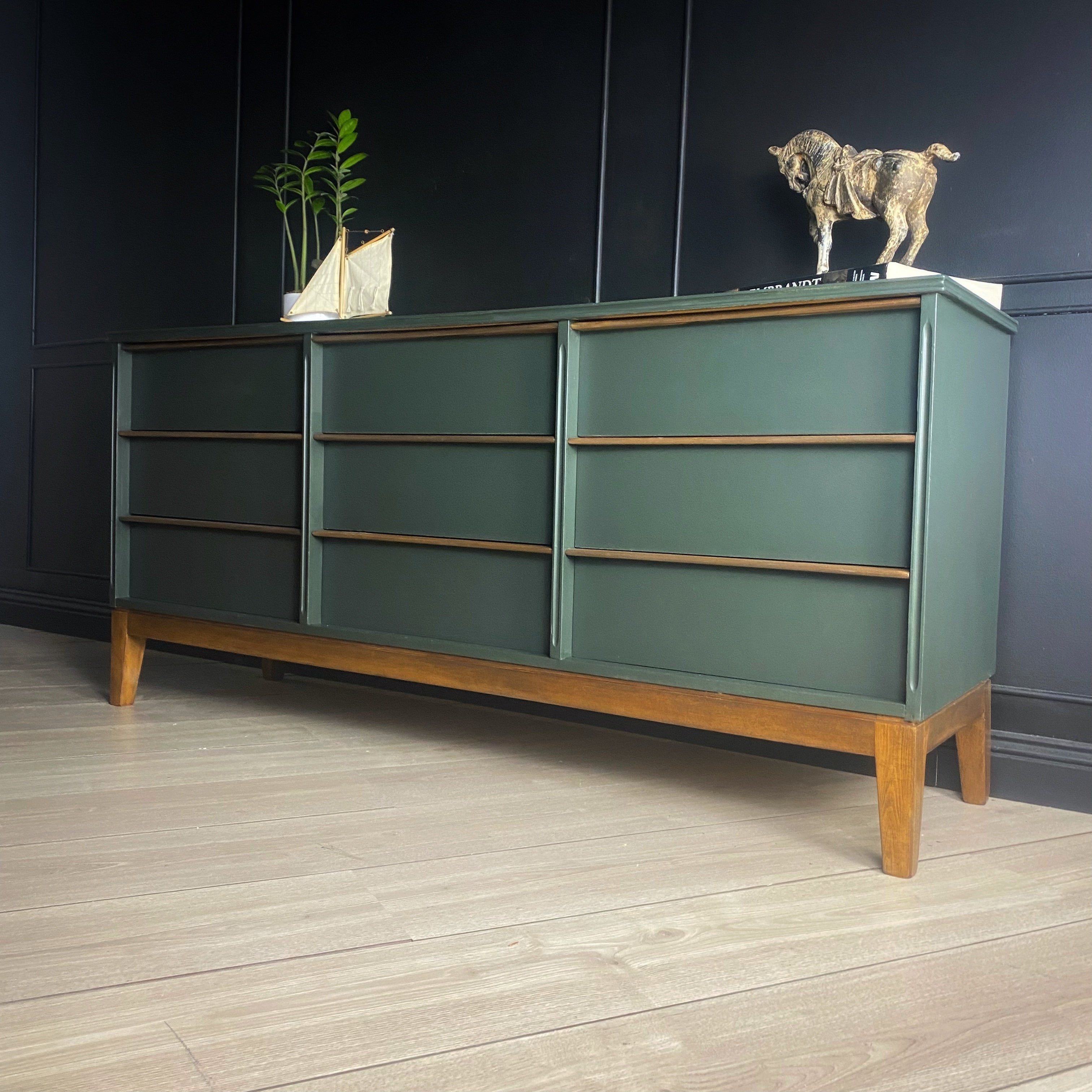 'Kalmar' 9 drawer dresser