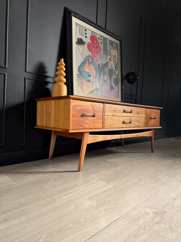 Fler console table, view 2