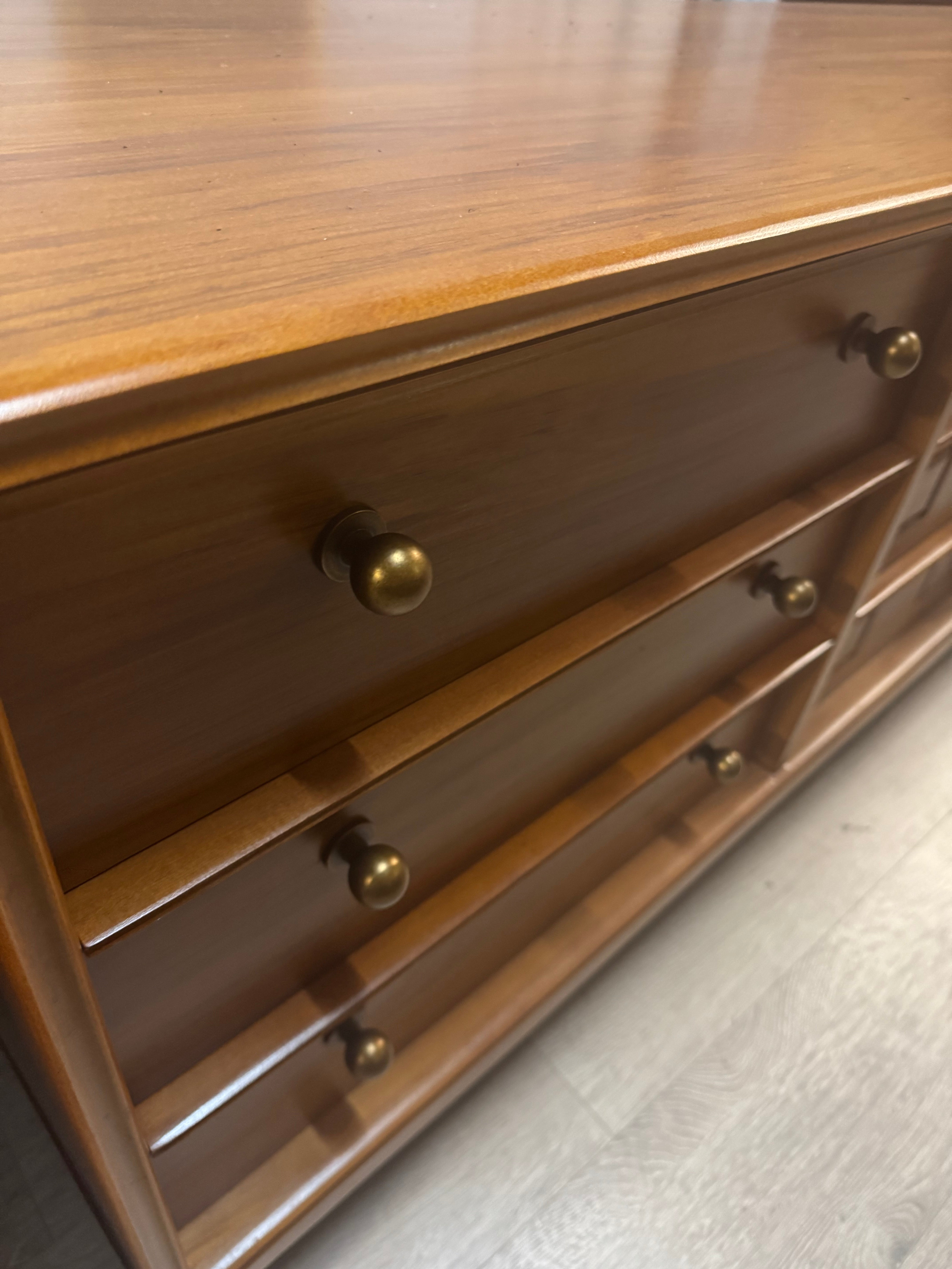 'Hayson Furniture' 9 Drawer Dresser