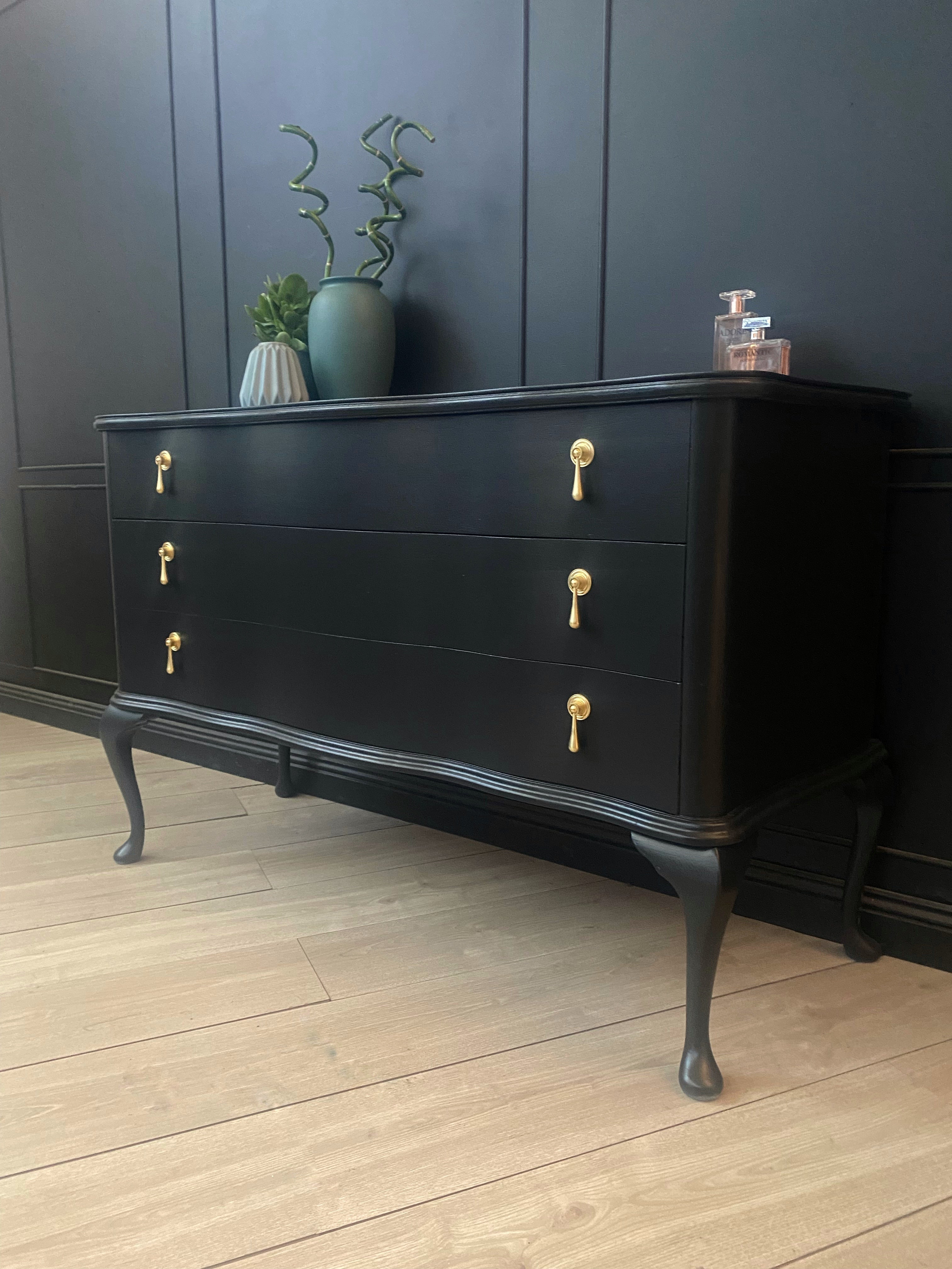 Stunning Black Wave Front Dresser