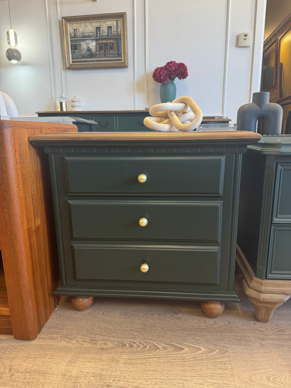 Mid-century dresser and bedside tables green, view 3