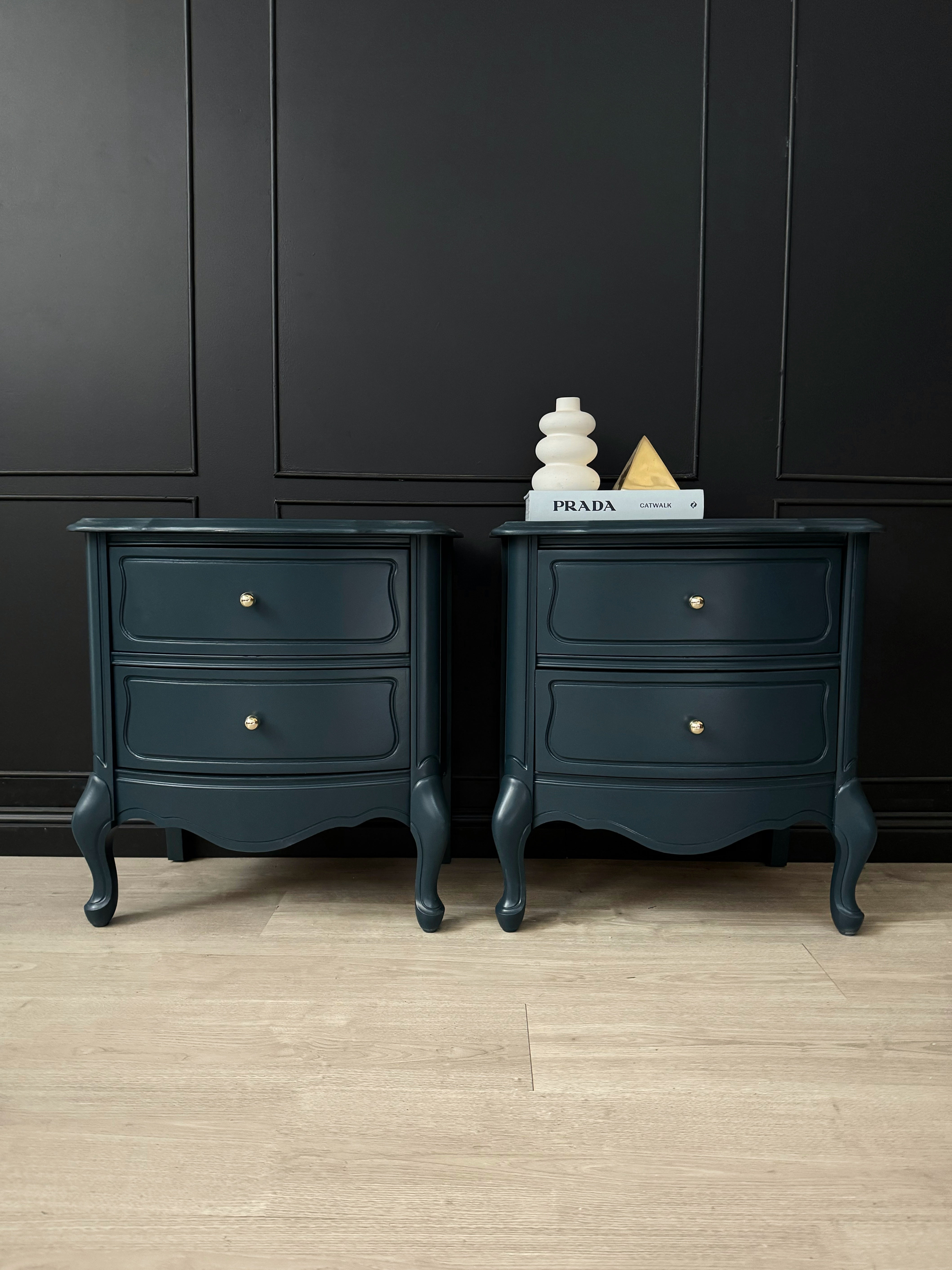 Stunning ‘Thomasville’ bedside tables (set)