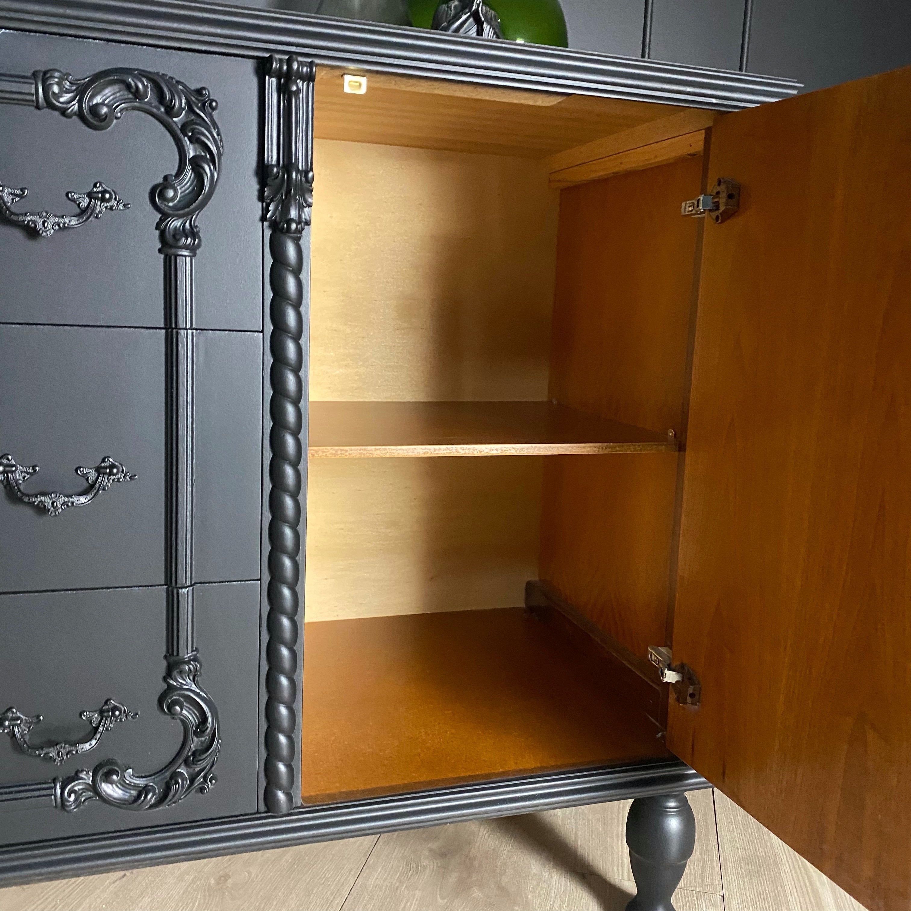 Statement buffet / sideboard