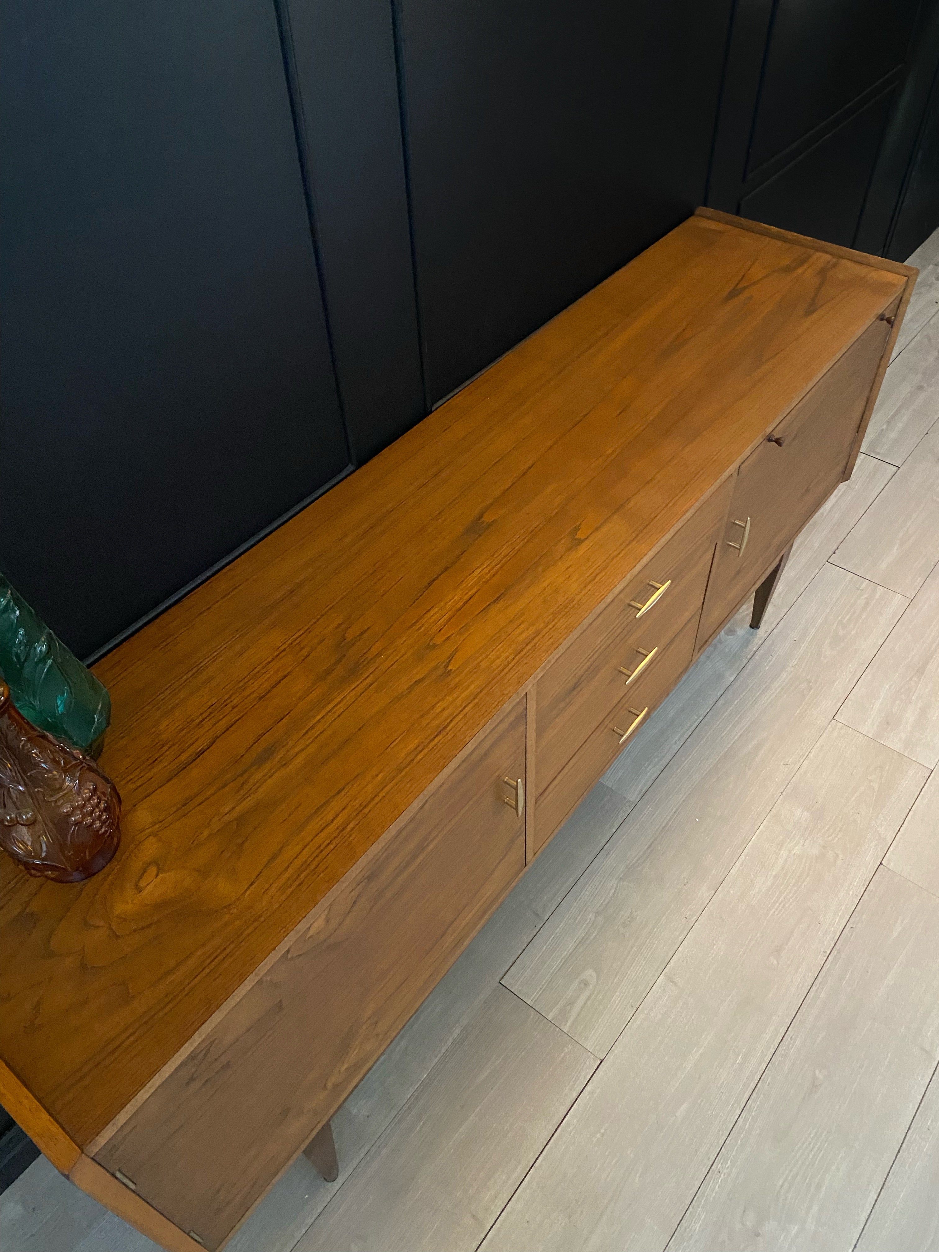 Stunning Mid Century / Vintage buffet sideboard