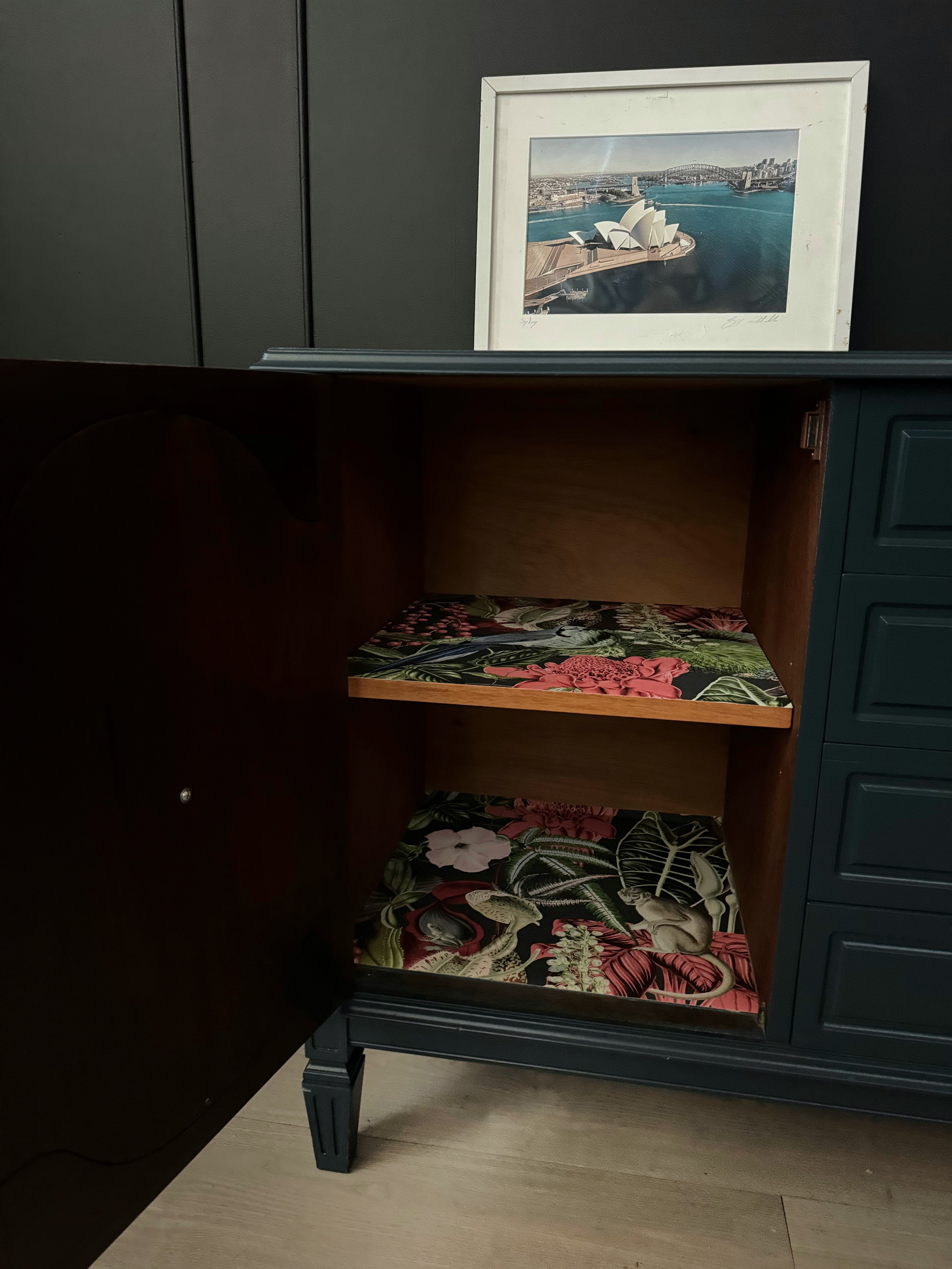 Stunning ’T.H. BROWN’ buffet / sideboard / credenza