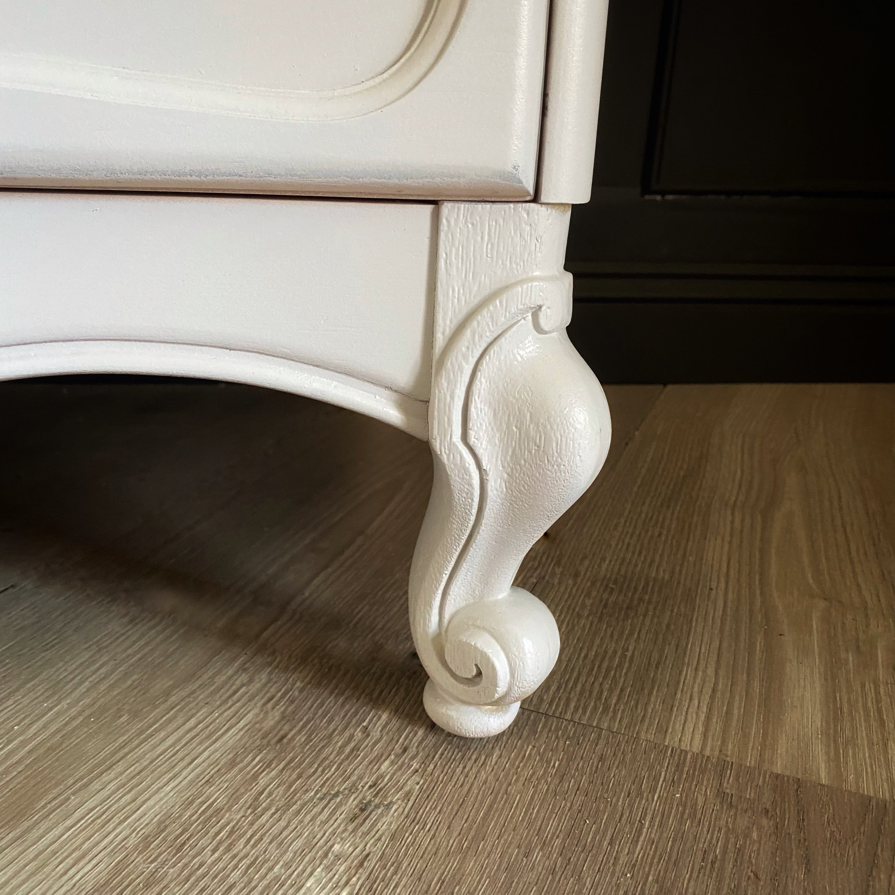 Elegant off-white dresser