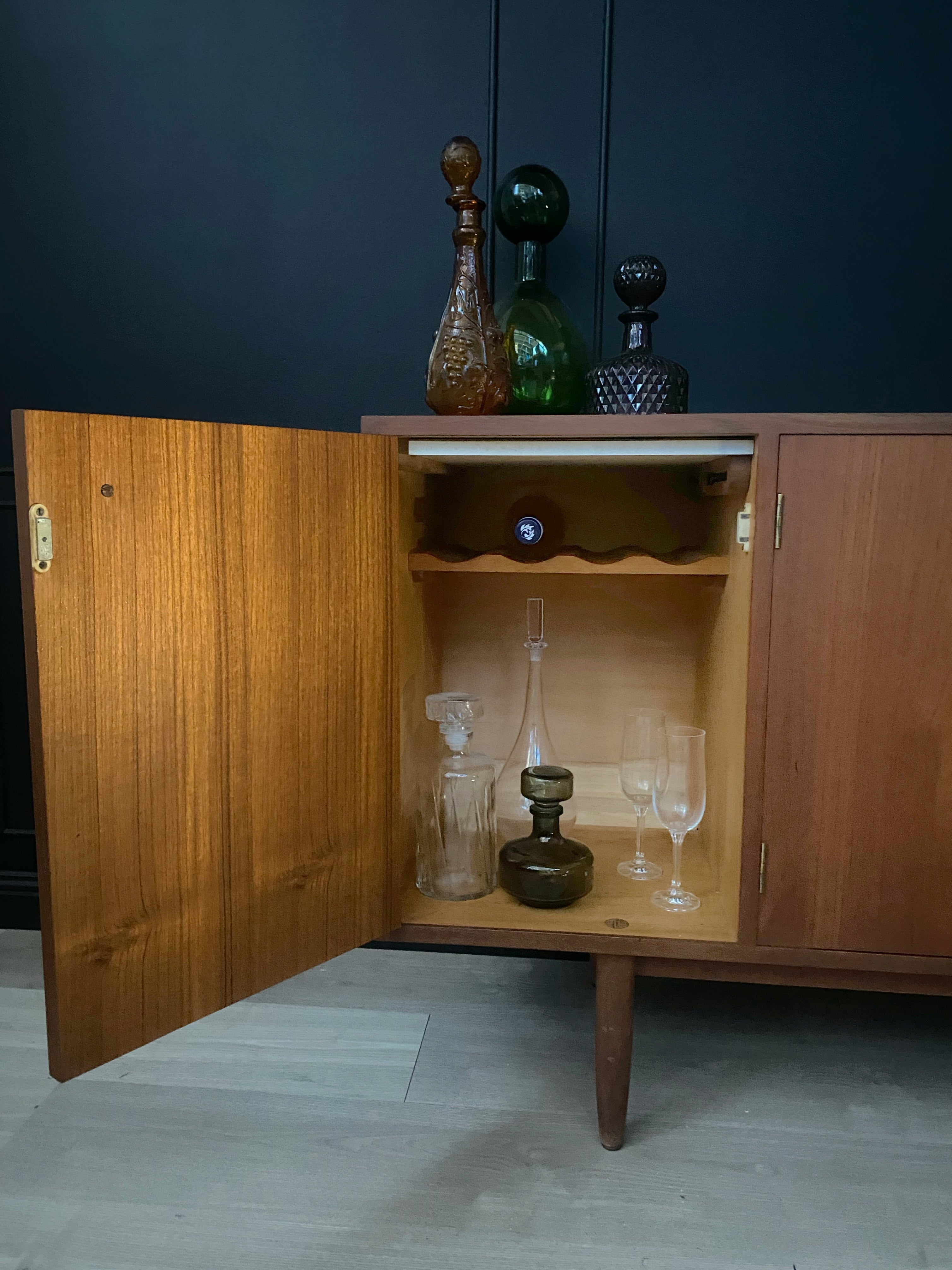 ‘Chiswell’ 1972 extra long sideboard / buffet