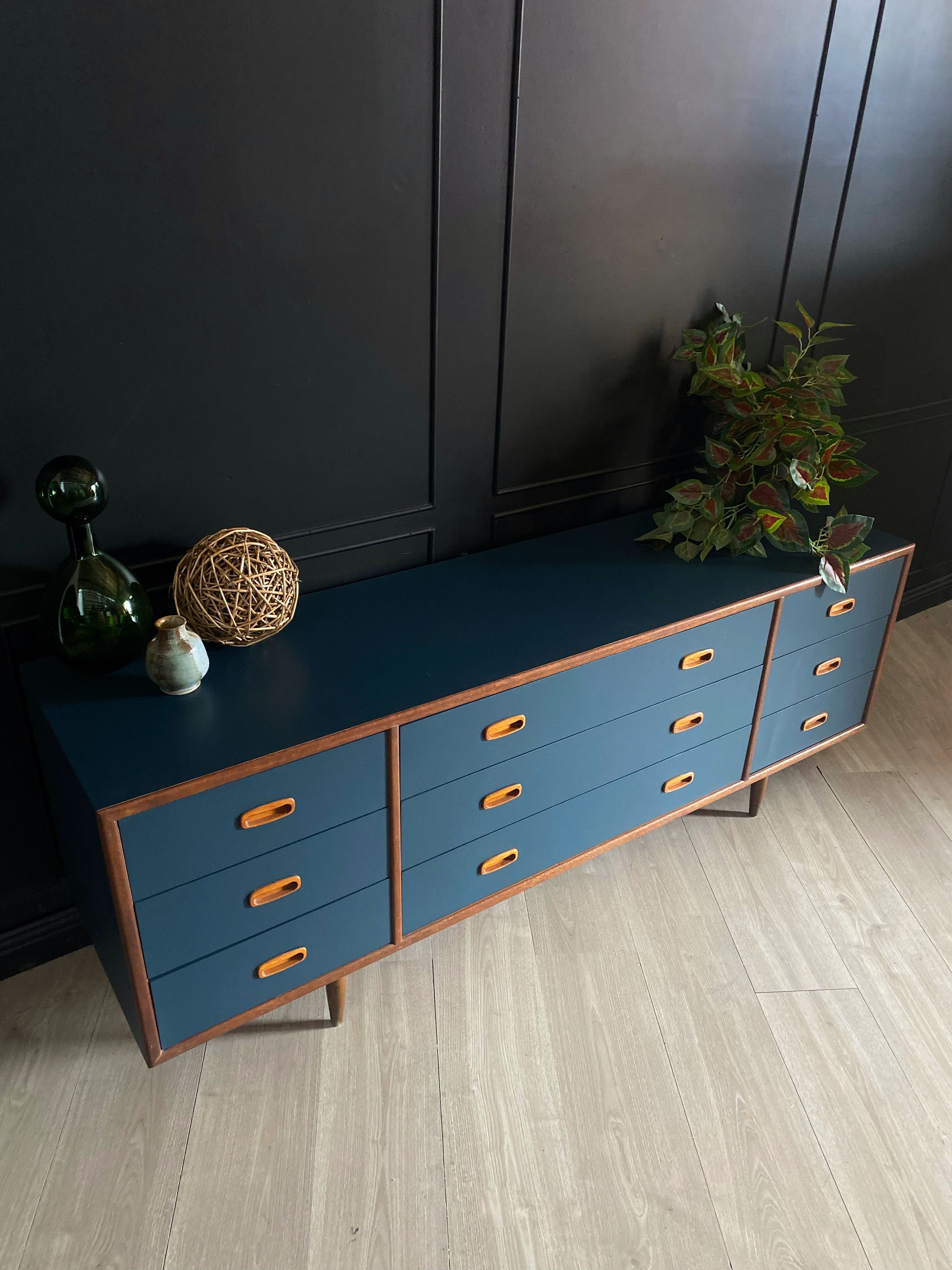 ‘Alrob Furniture’ 9 drawer dresser
