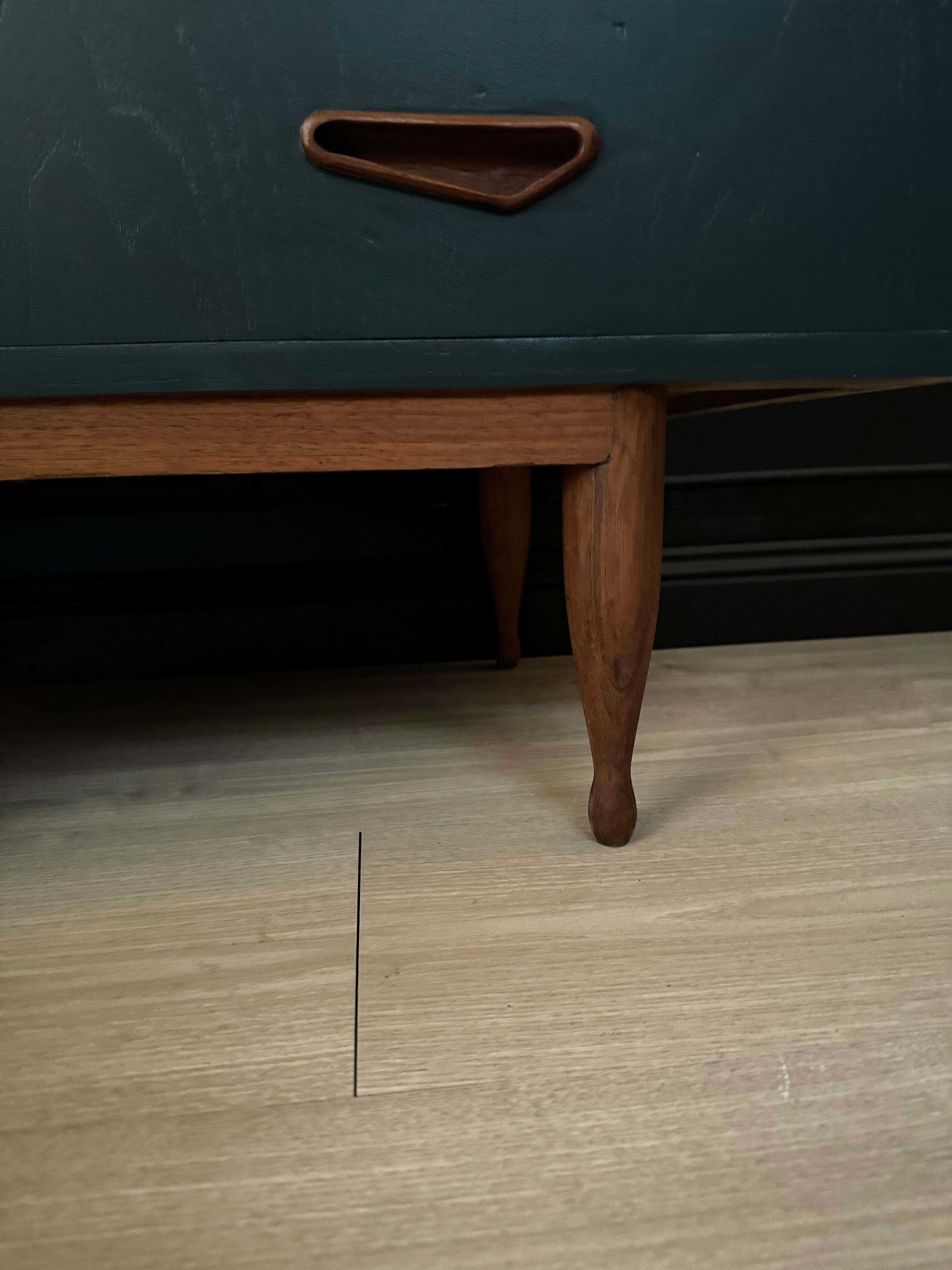 ‘Berryman Furniture’ 9 drawer dresser