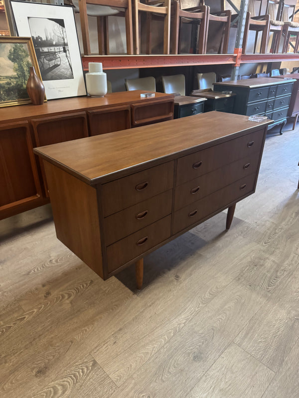 A. Jelliffe dresser, view 2