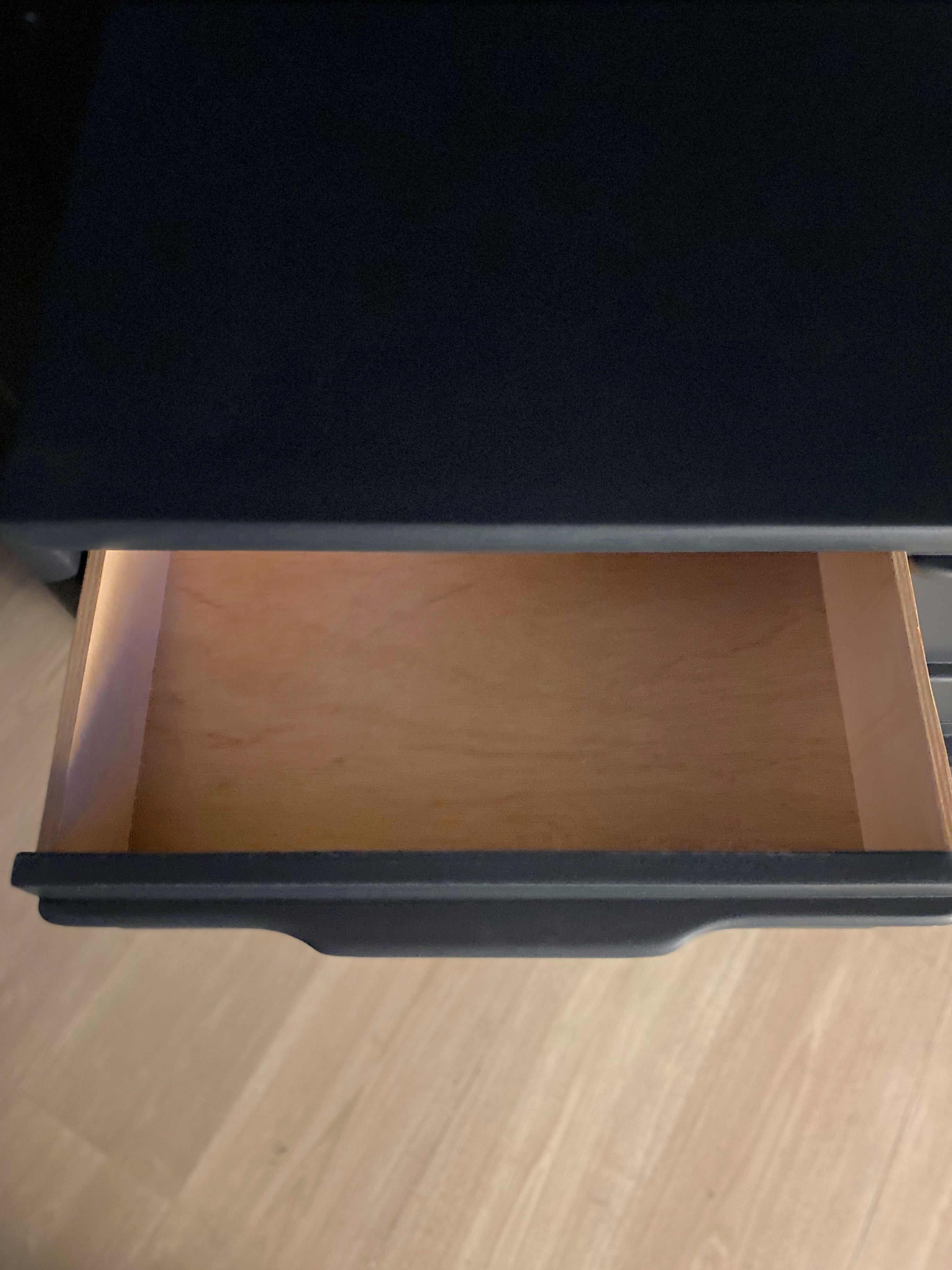 ‘Kalmar Interiors’ stunning dresser