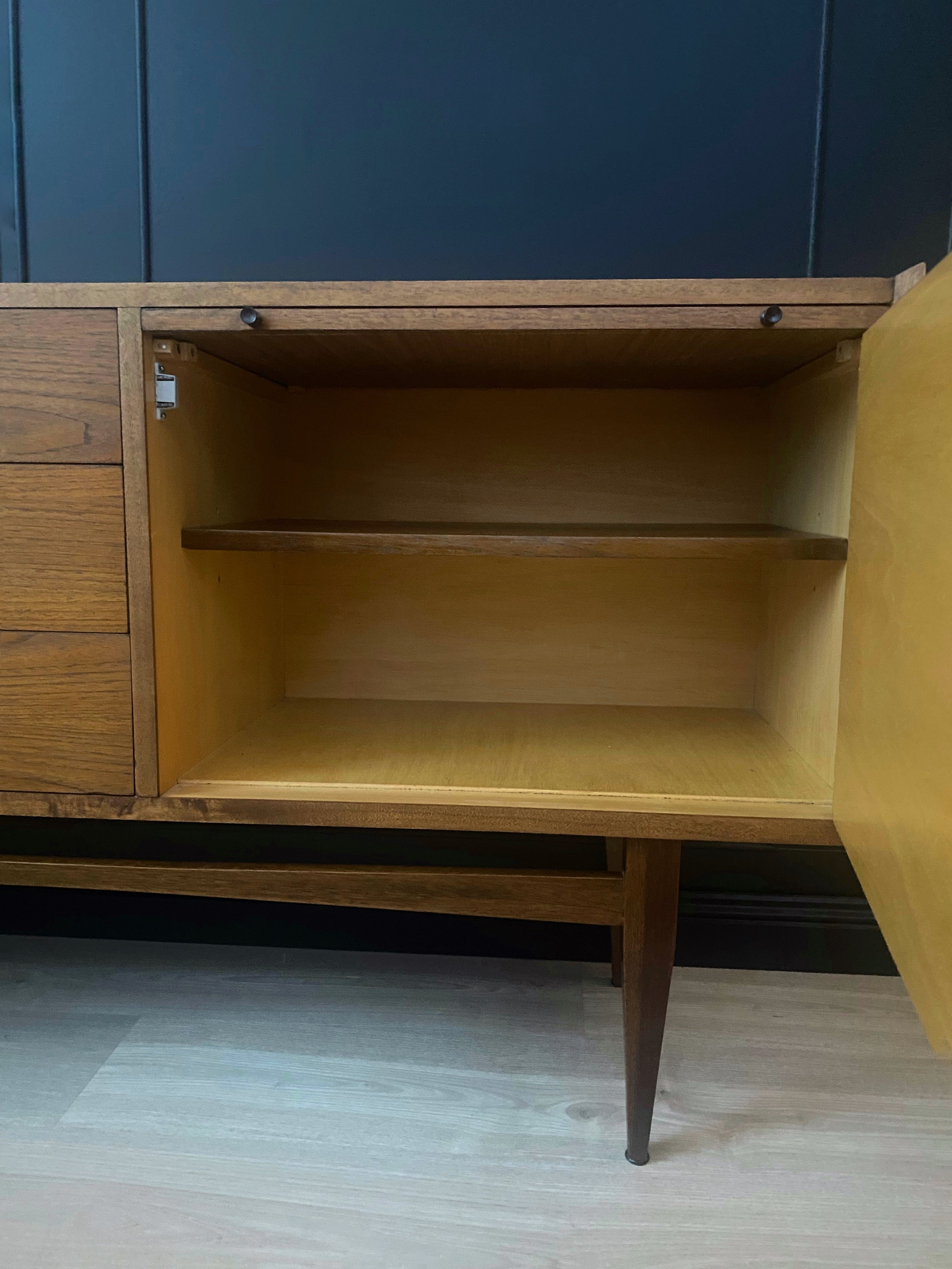 Stunning Mid Century / Vintage buffet sideboard