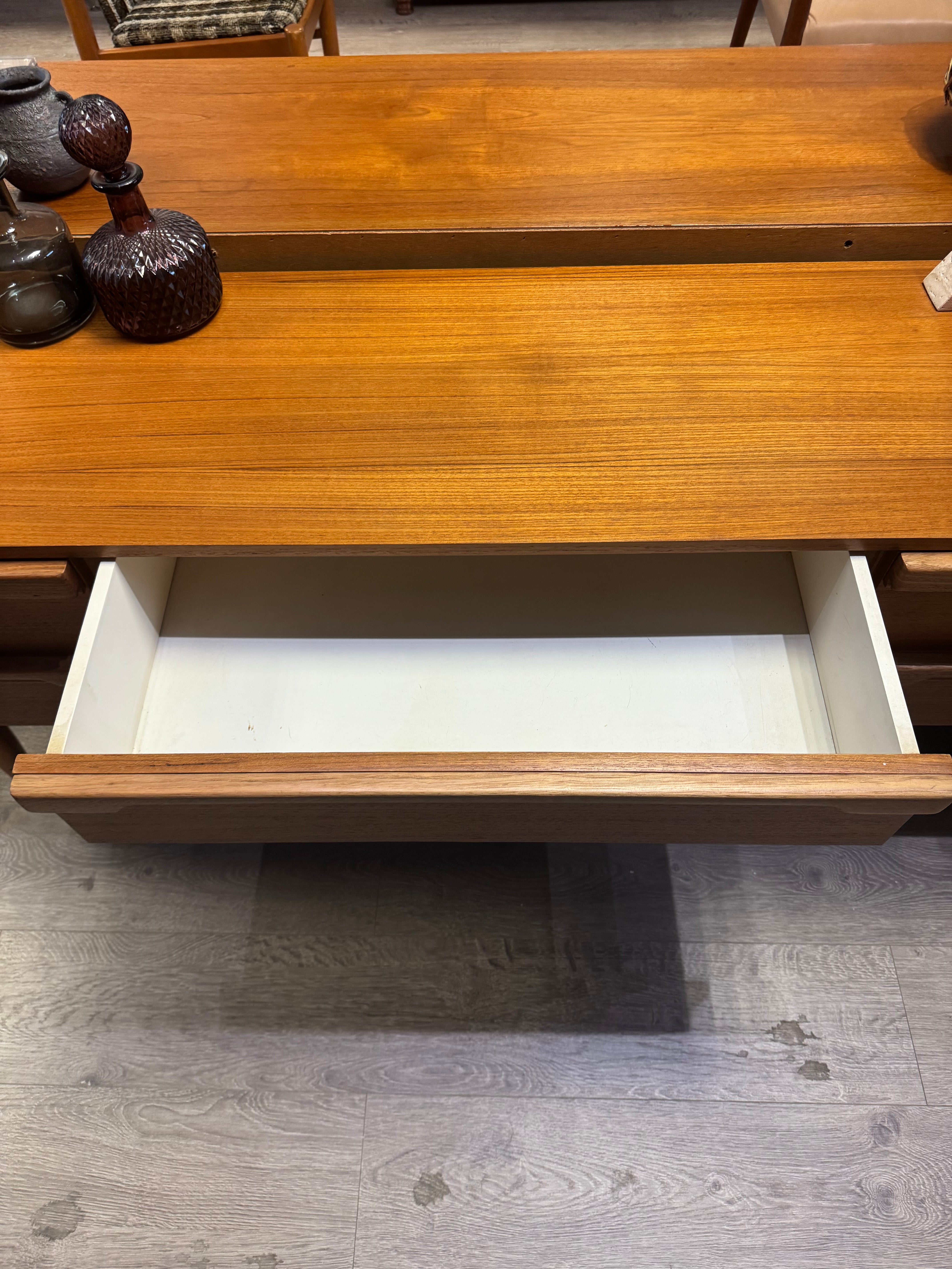 Macrob 6 Drawer Dresser