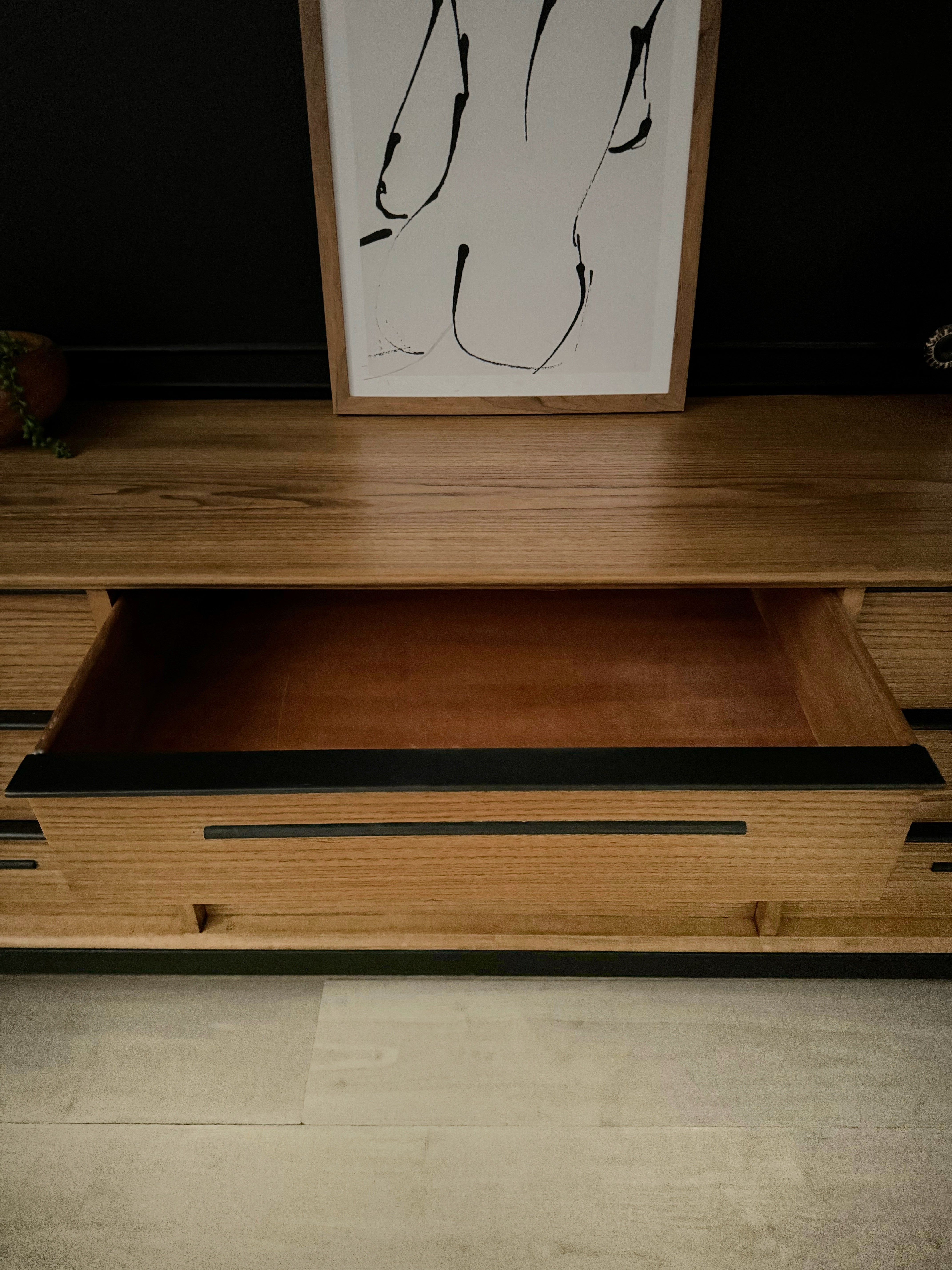 'Hayson' Furniture 9 drawer dresser