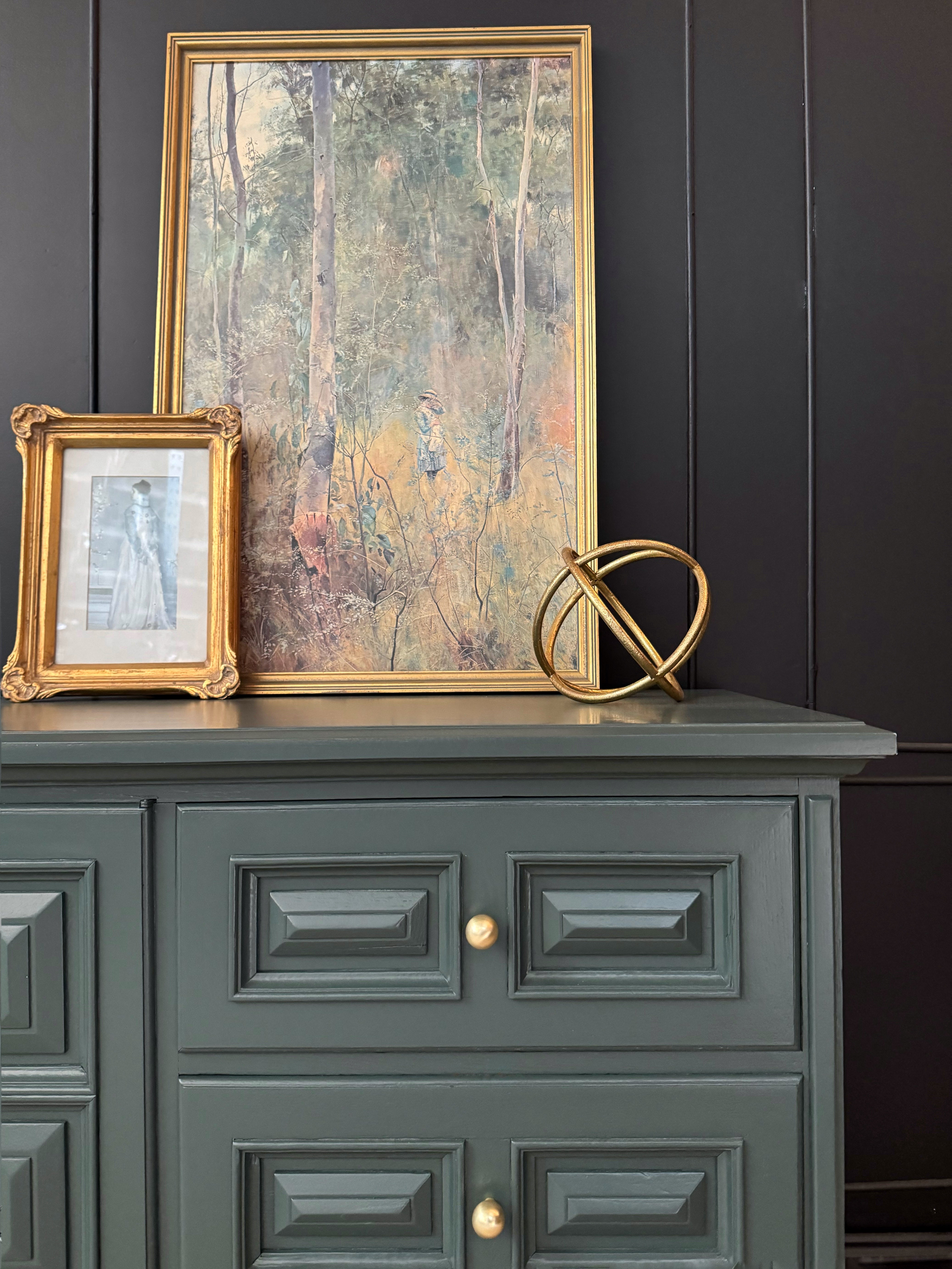 Beautiful 9 drawer dresser