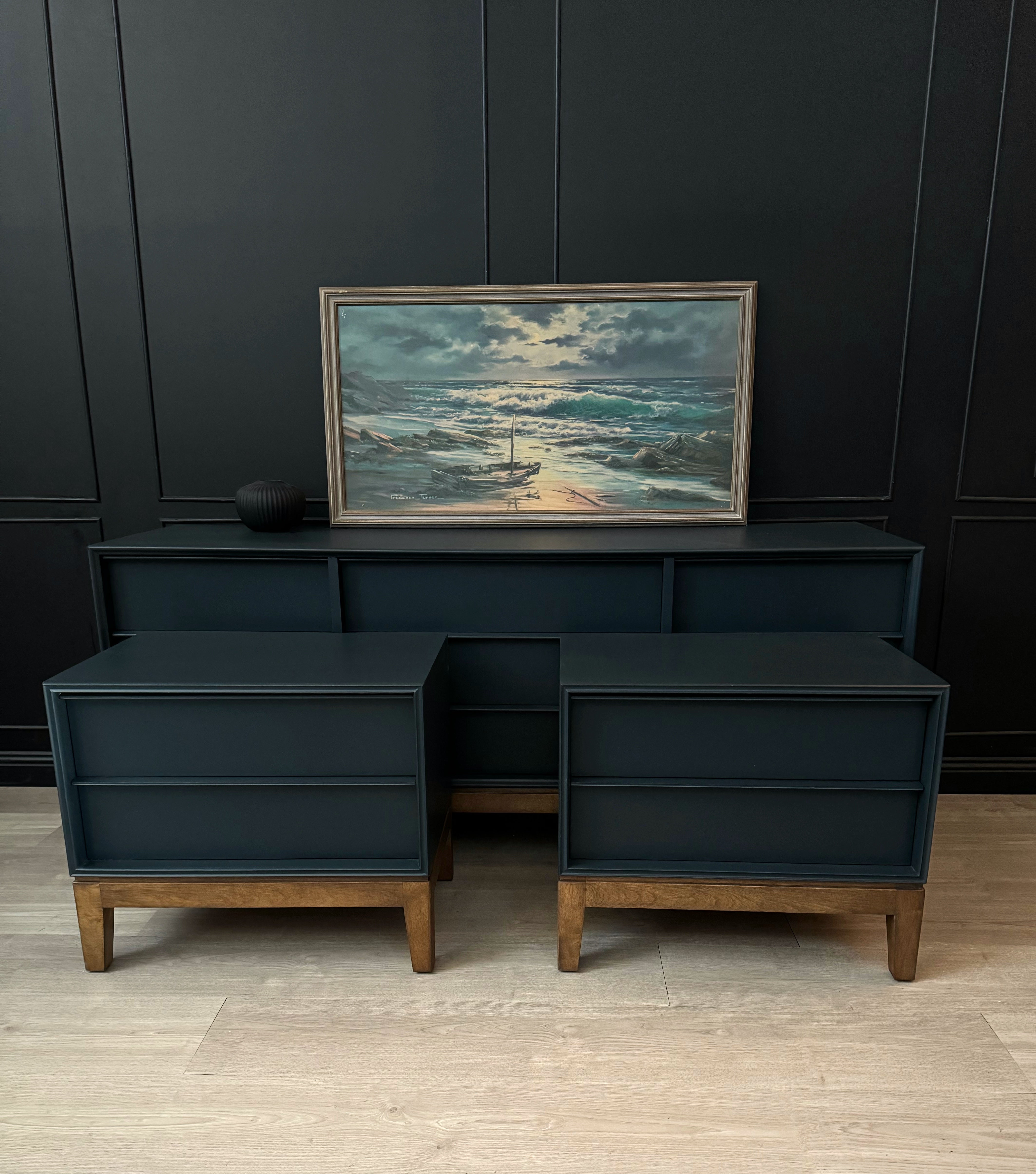 ‘Hayson Furniture’ bedside tables (set)