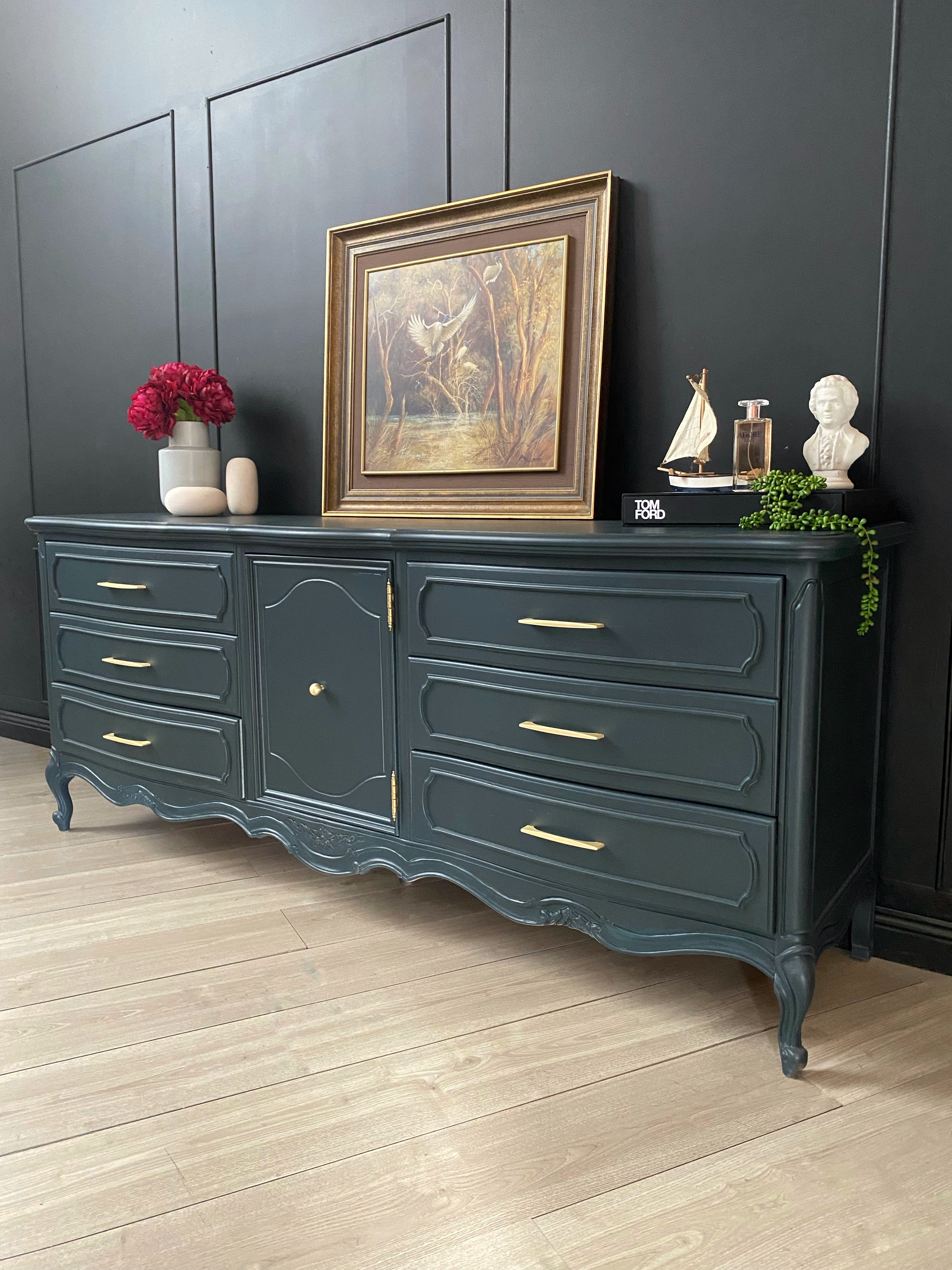 ‘Stunning ‘Thomasville’ dark blue dresser / sideboard / buffet