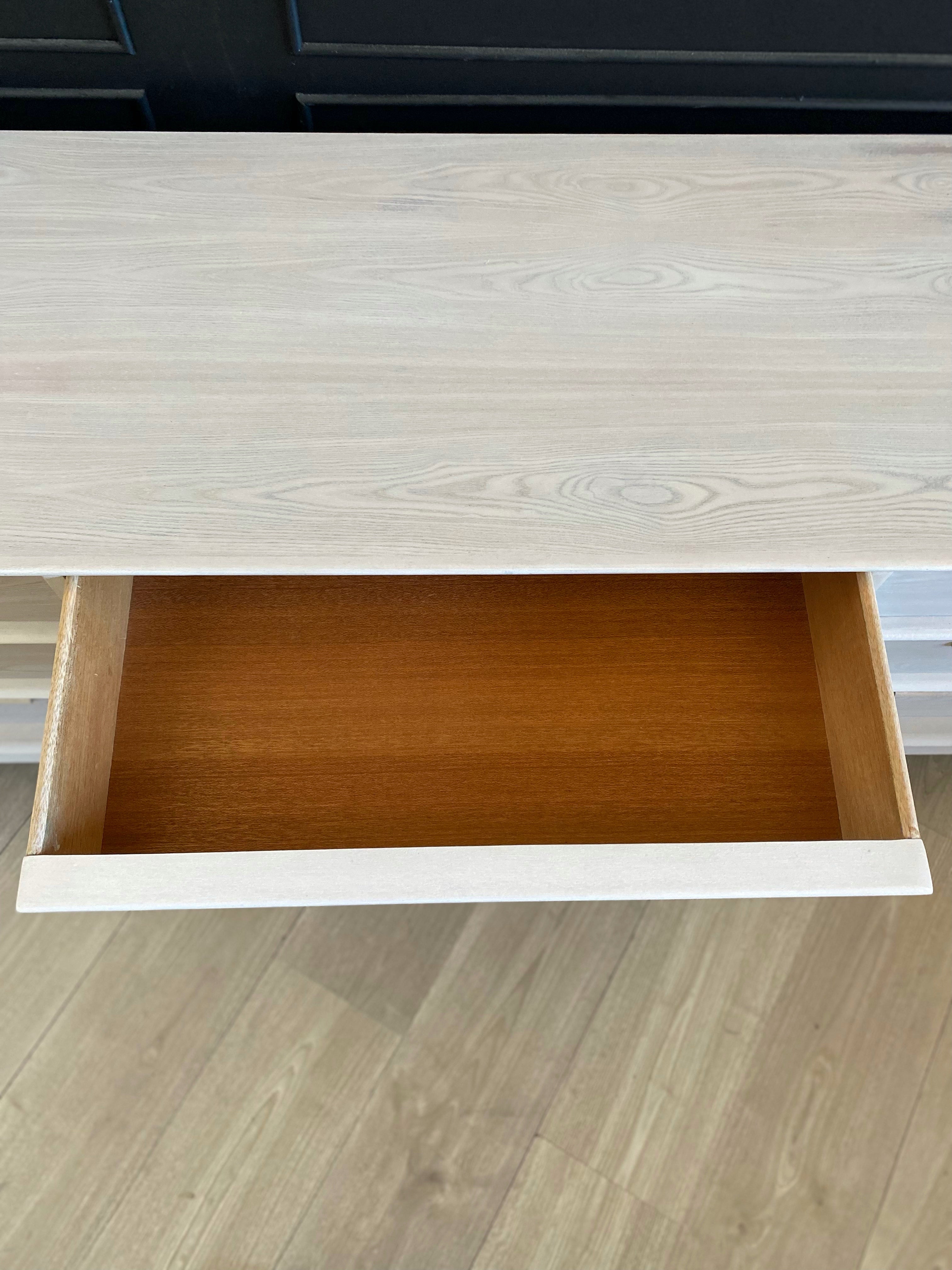 White washed 'Hayson' Dresser / Drawers