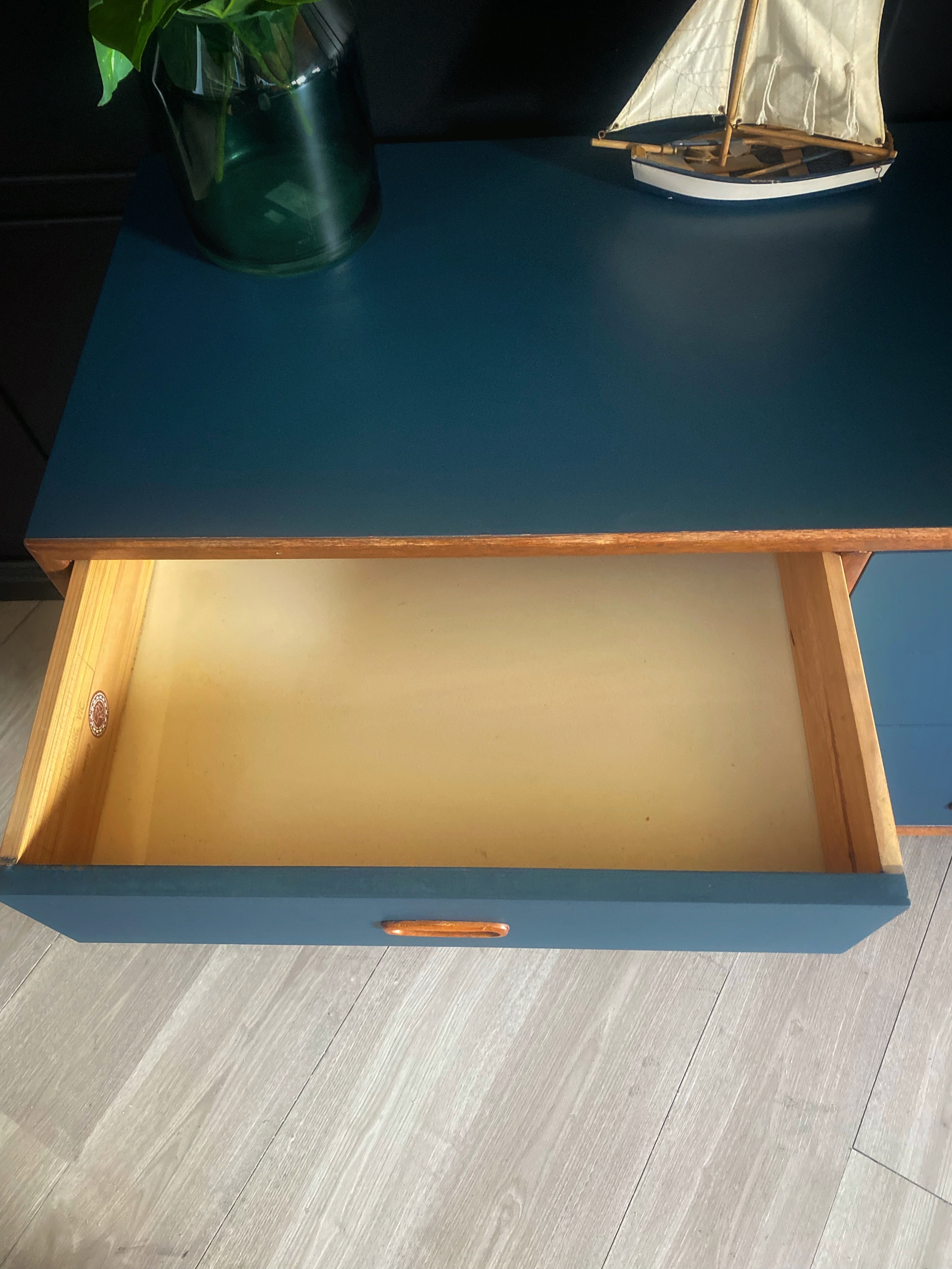 'Alrob Furniture' 8 drawer dresser