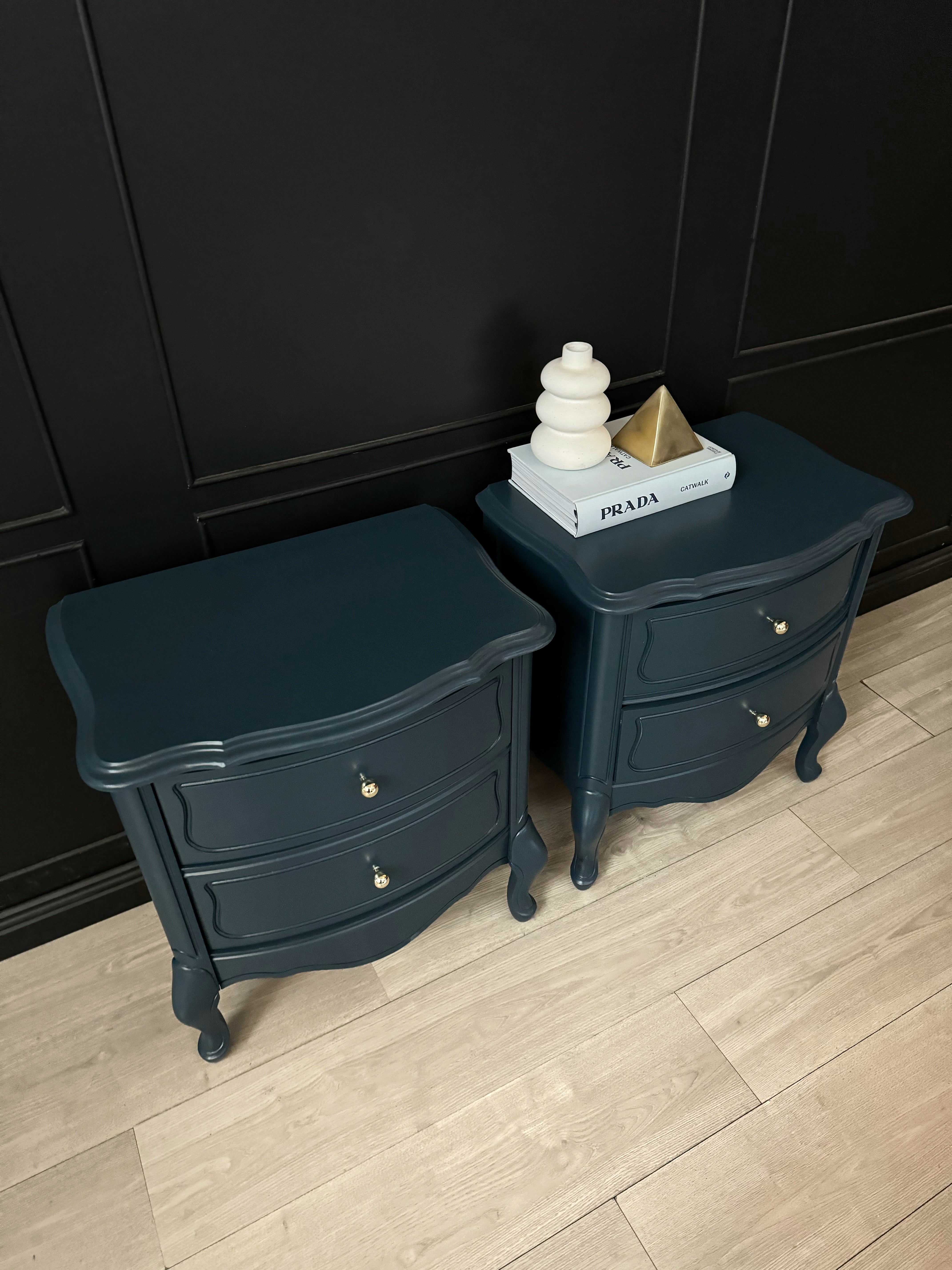 Stunning ‘Thomasville’ bedside tables (set)
