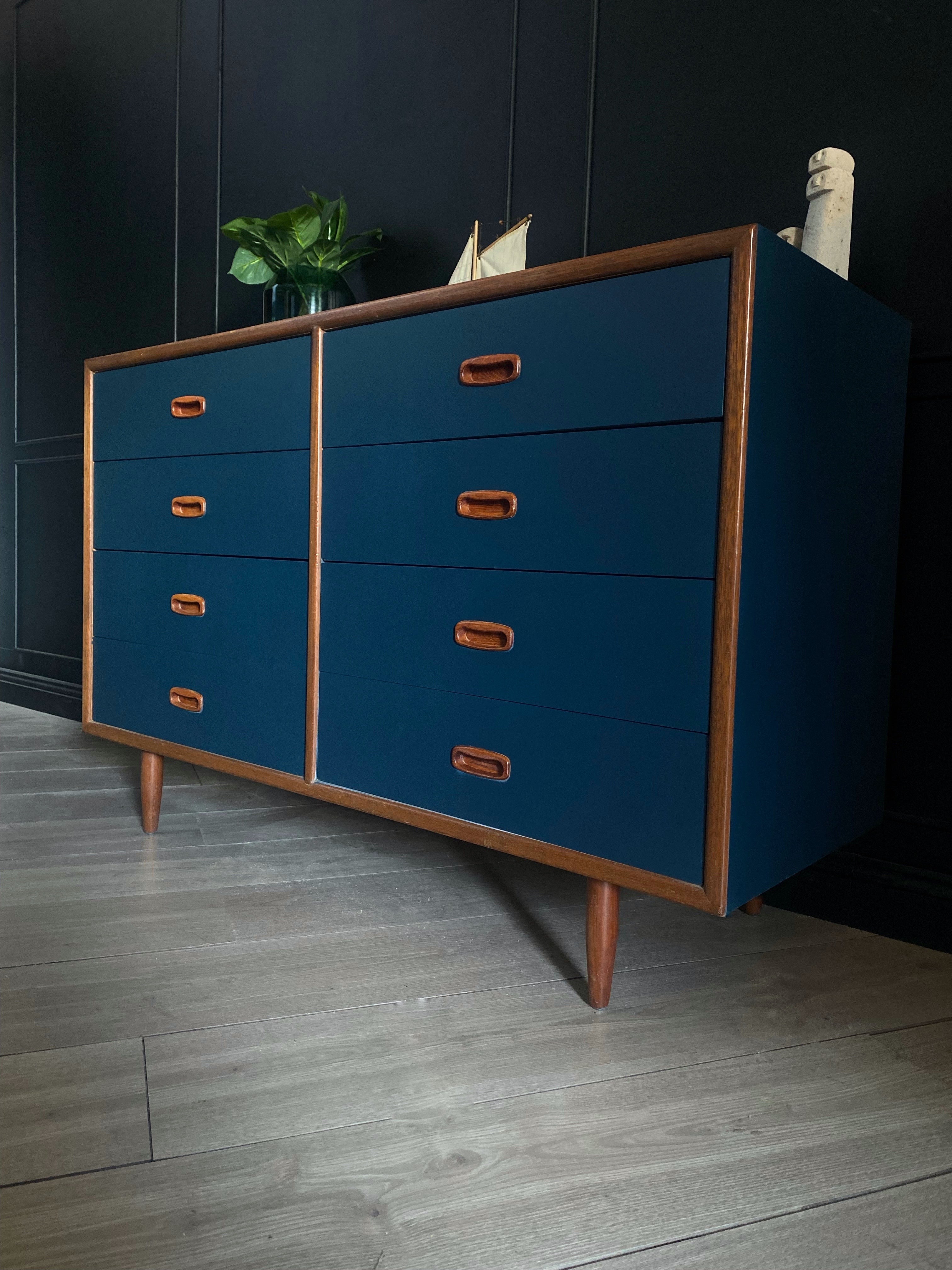 'Alrob Furniture' 8 drawer dresser