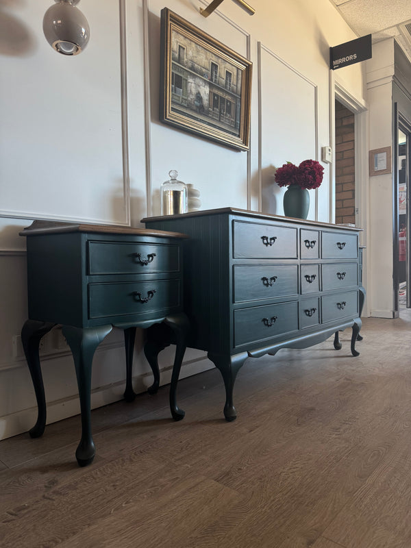 Mid-century dresser green, view 4