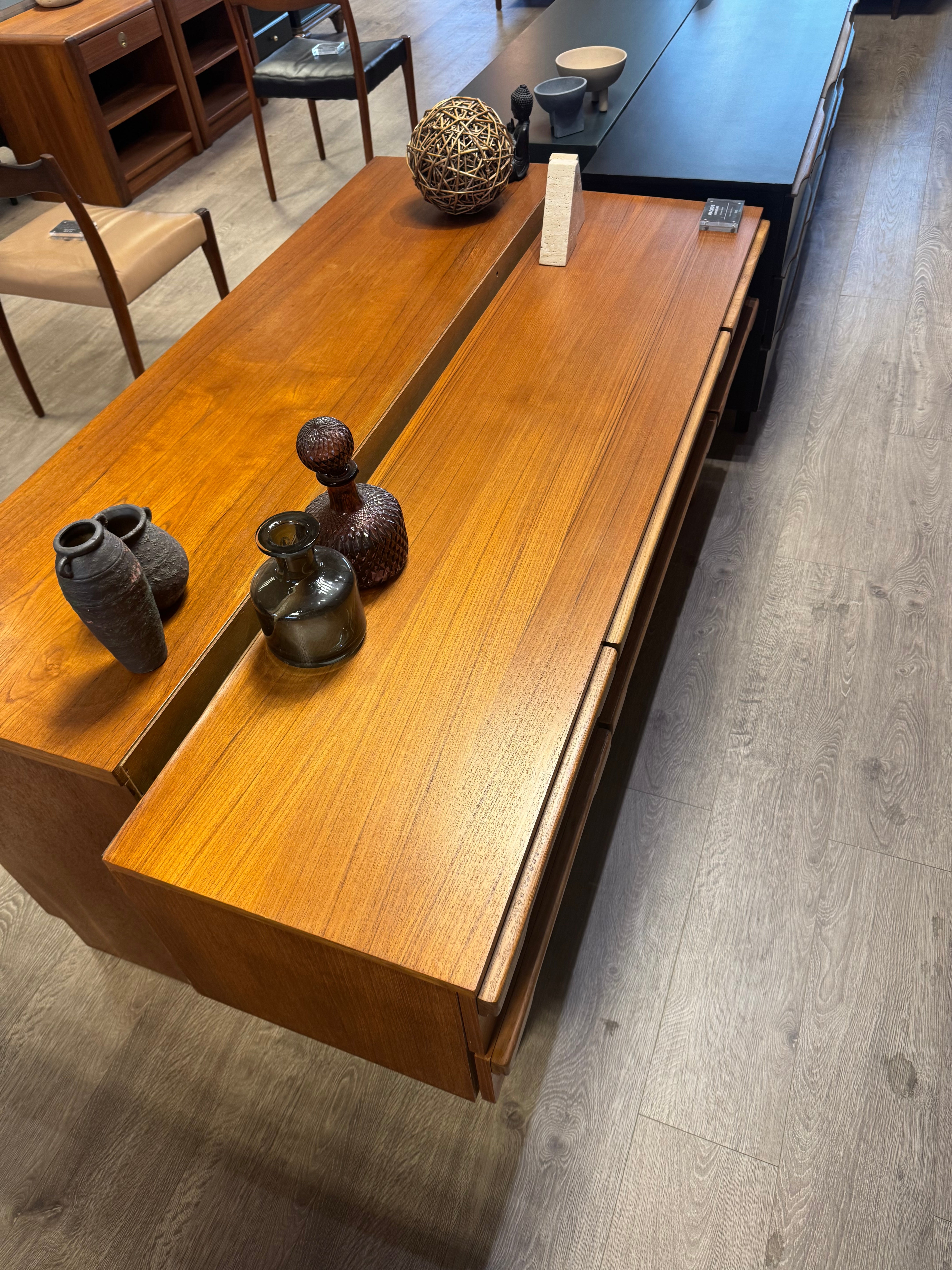 Macrob 6 Drawer Dresser