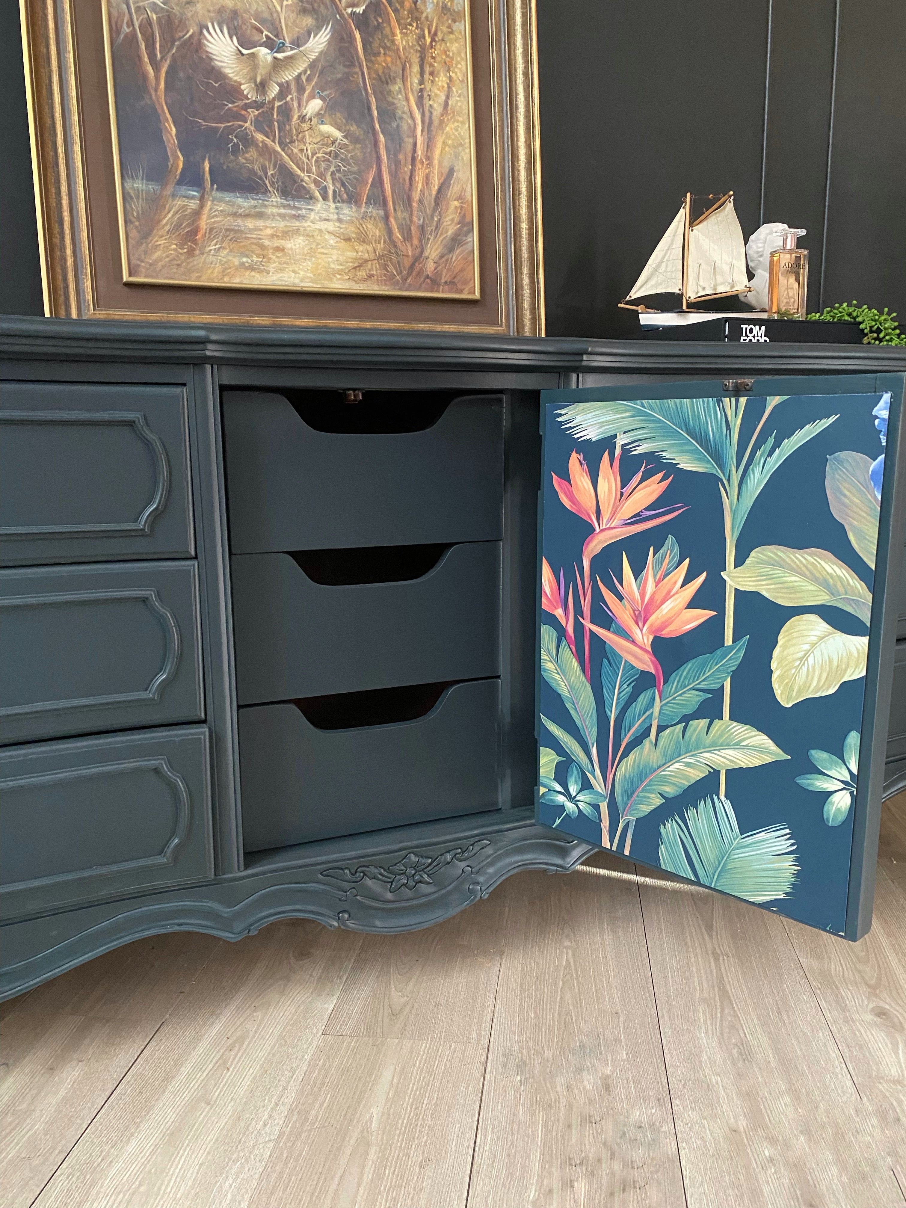 ‘Stunning ‘Thomasville’ dark blue dresser / sideboard / buffet