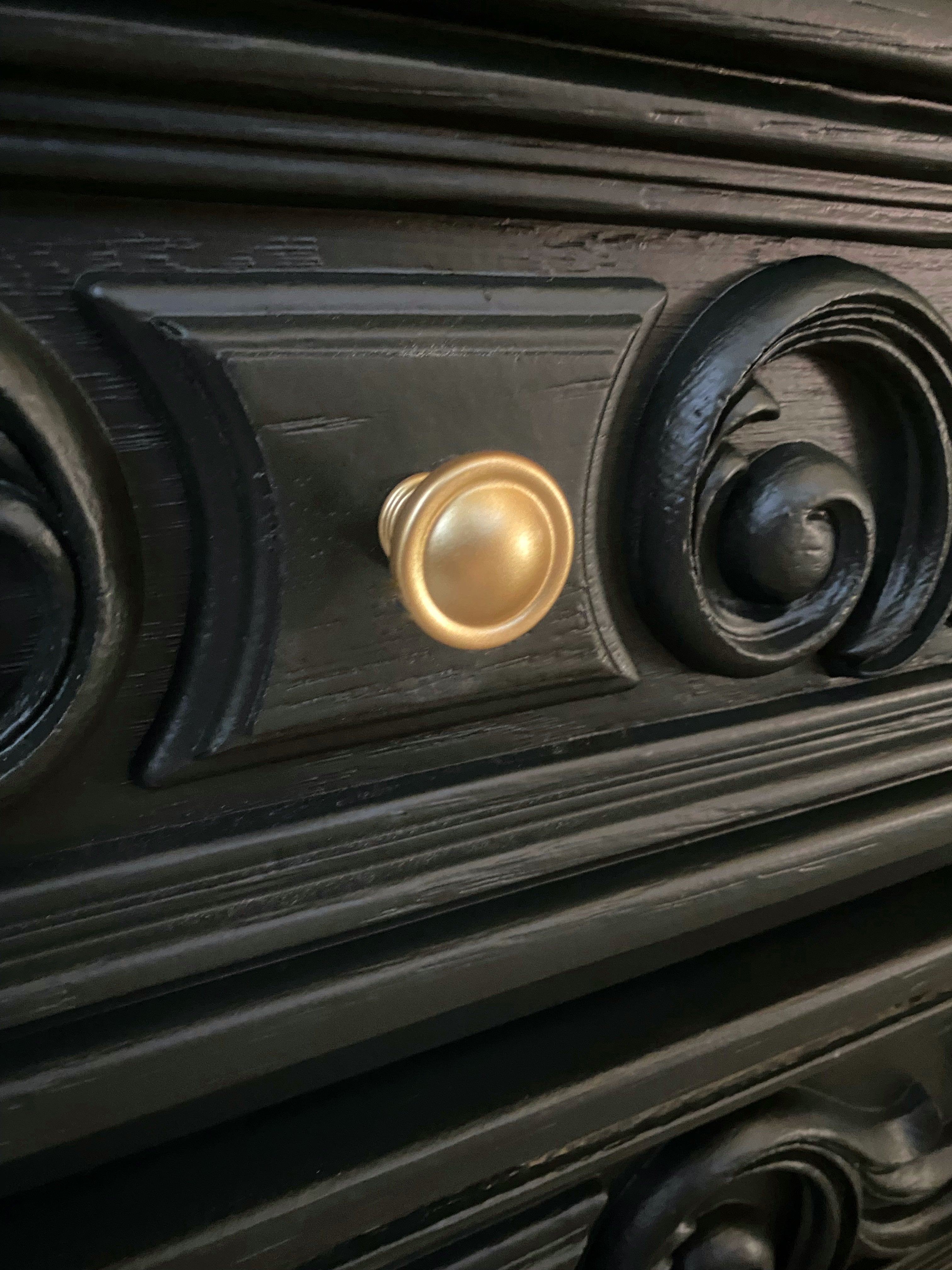 ‘Reliance Furniture’ 9 drawer dresser