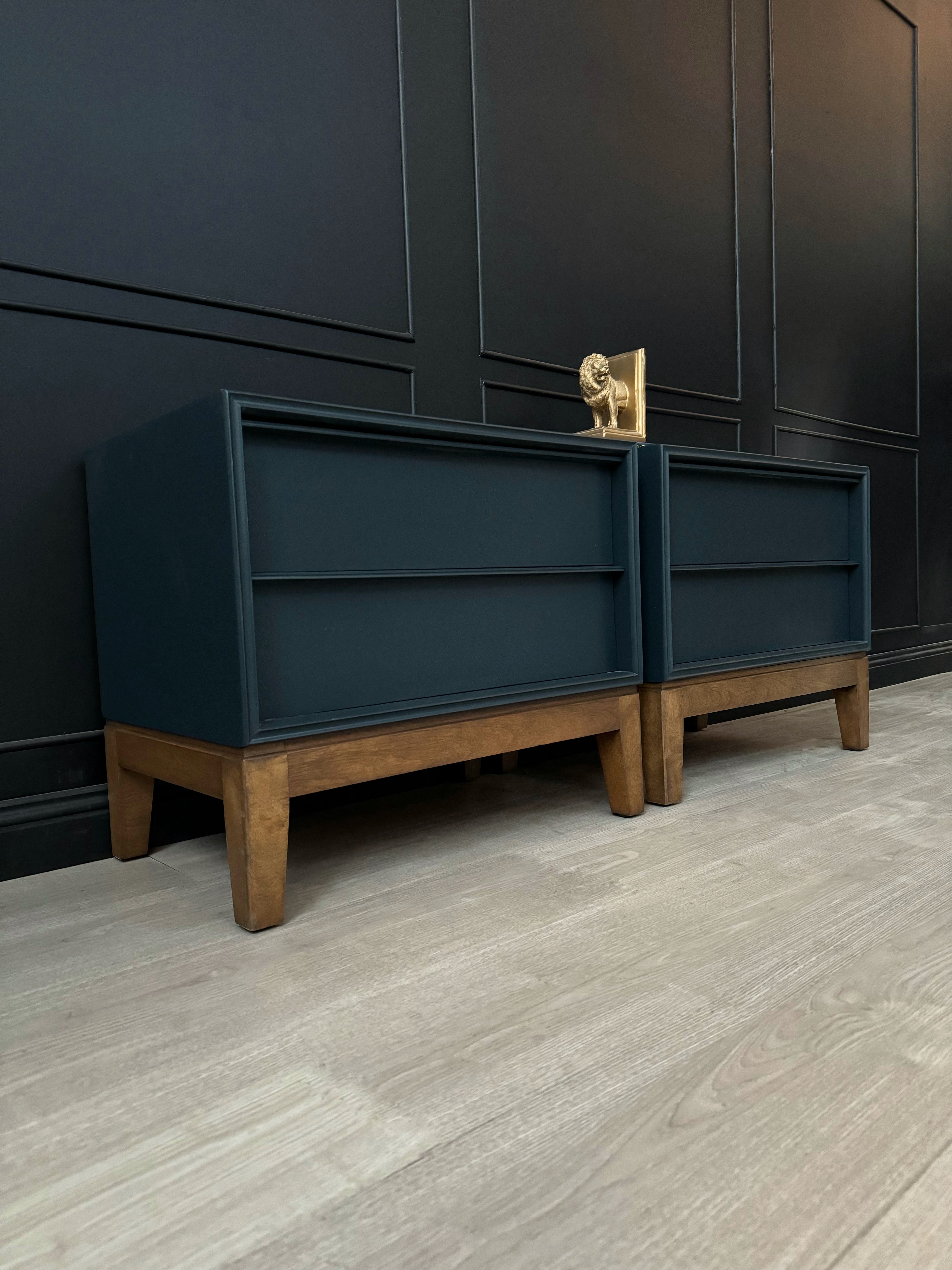 ‘Hayson Furniture’ bedside tables (set)