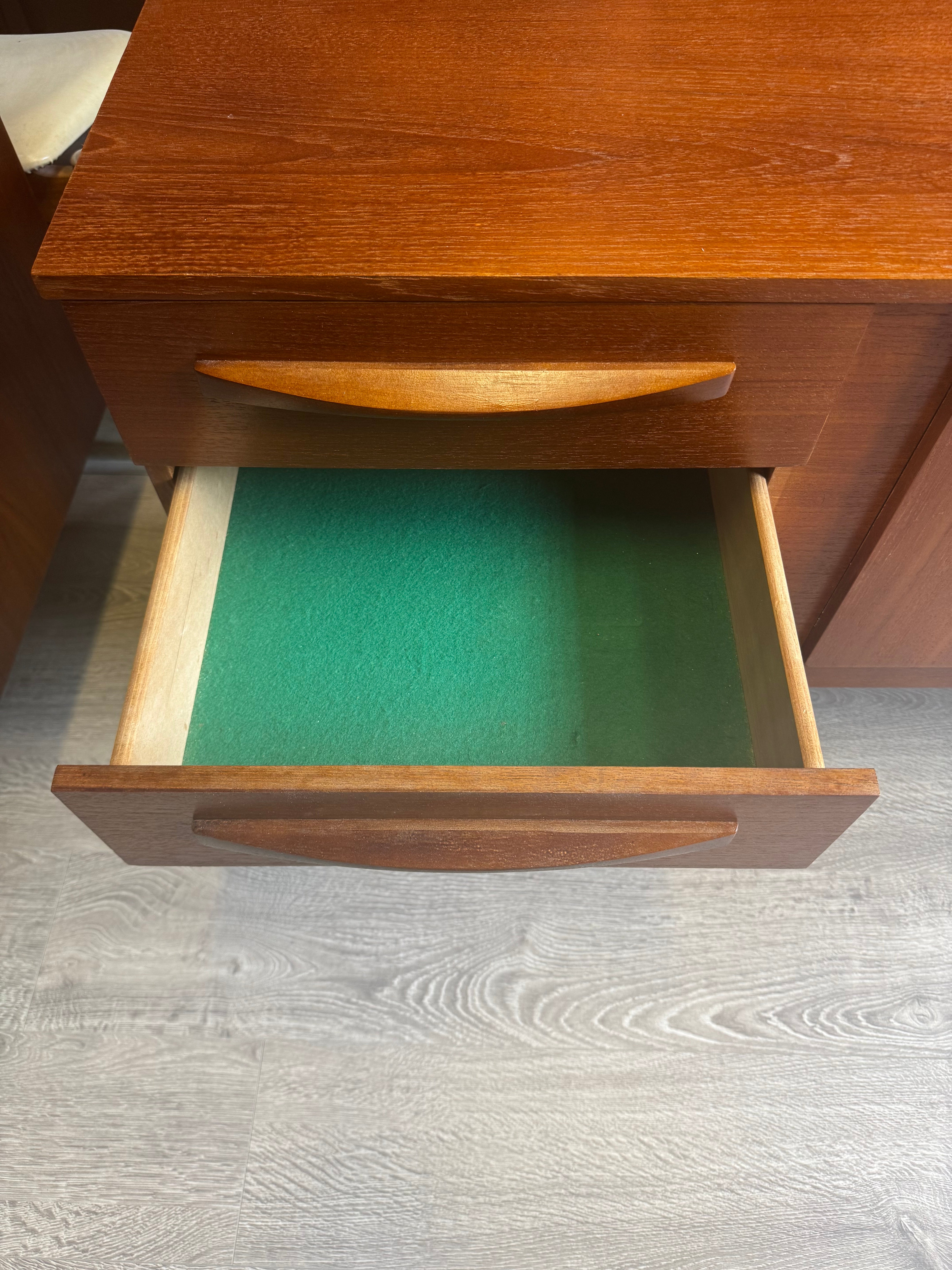 'Stonehill of London' Sled Leg Buffet / Sideboard