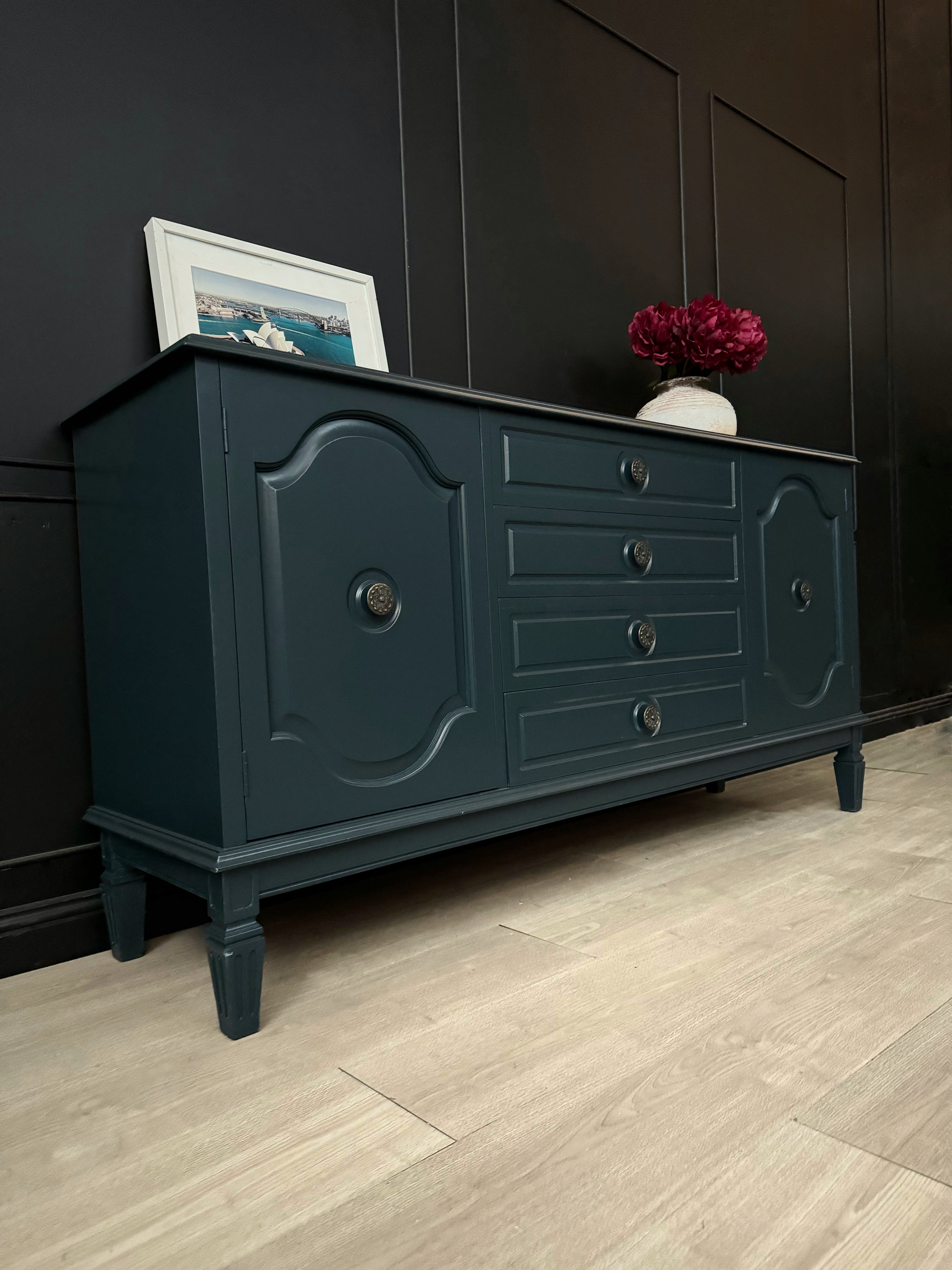 Stunning ’T.H. BROWN’ buffet / sideboard / credenza