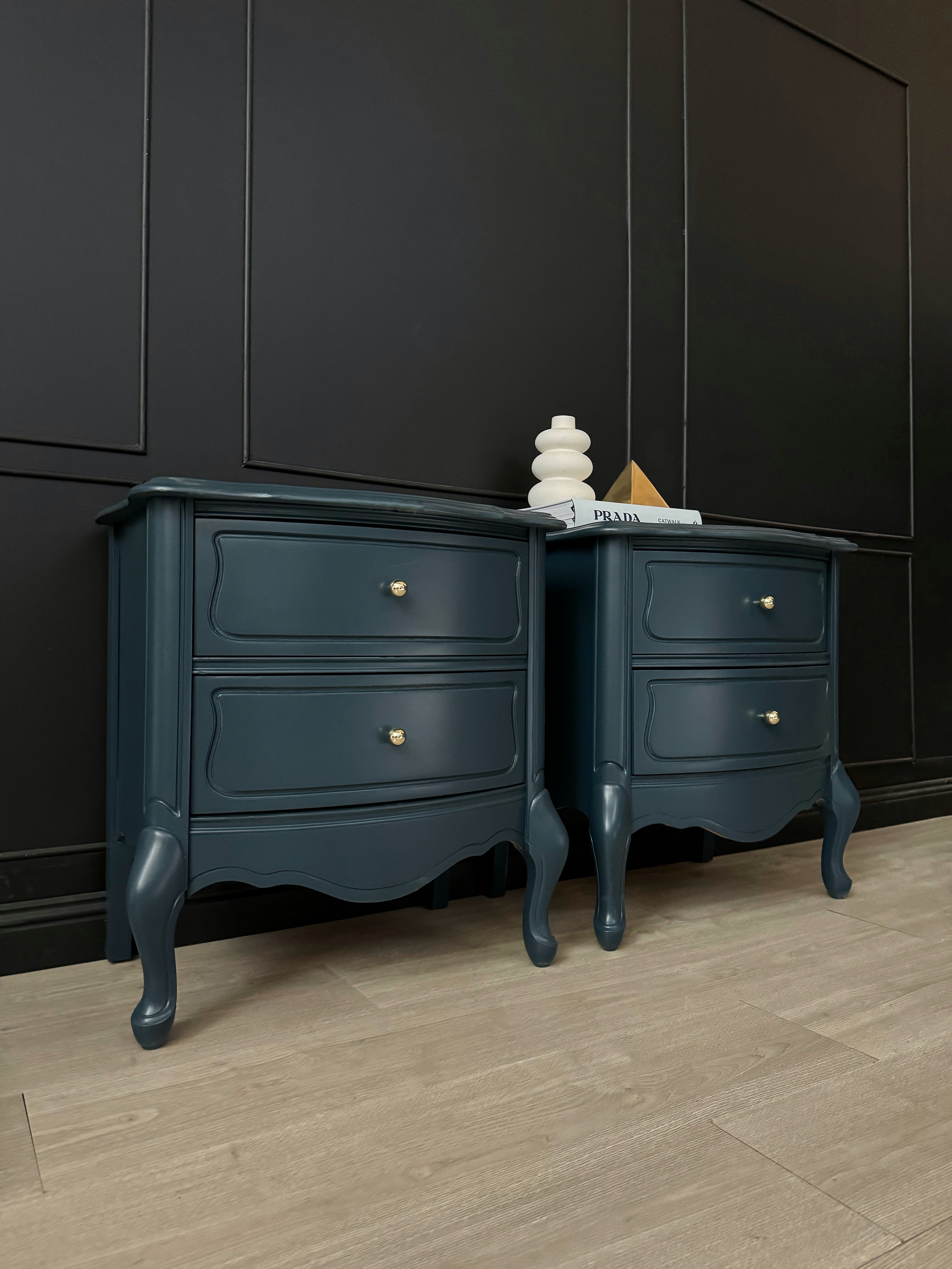 Stunning ‘Thomasville’ bedside tables (set)