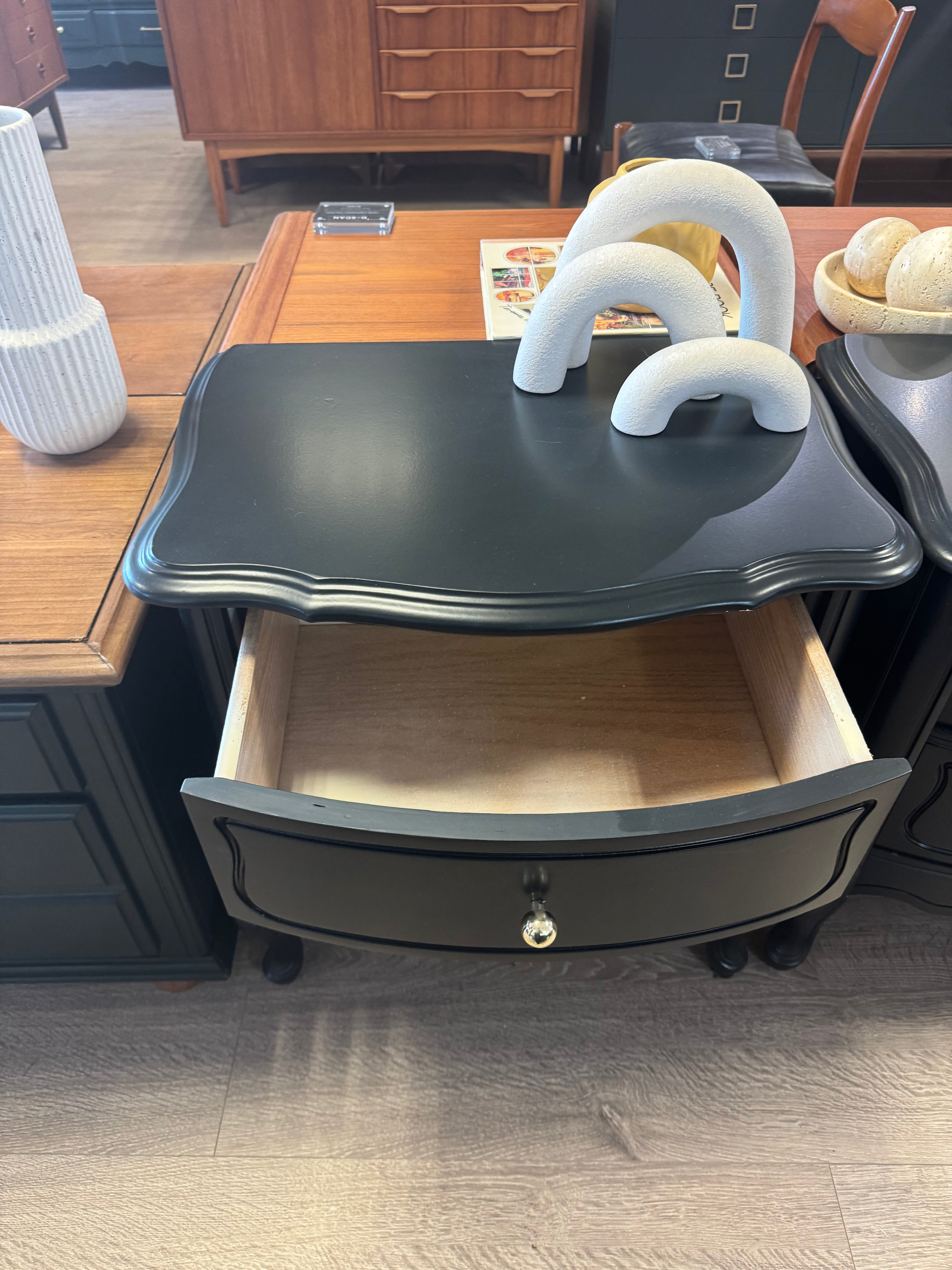 Lenoir House for 'Broyhill' Bedsides