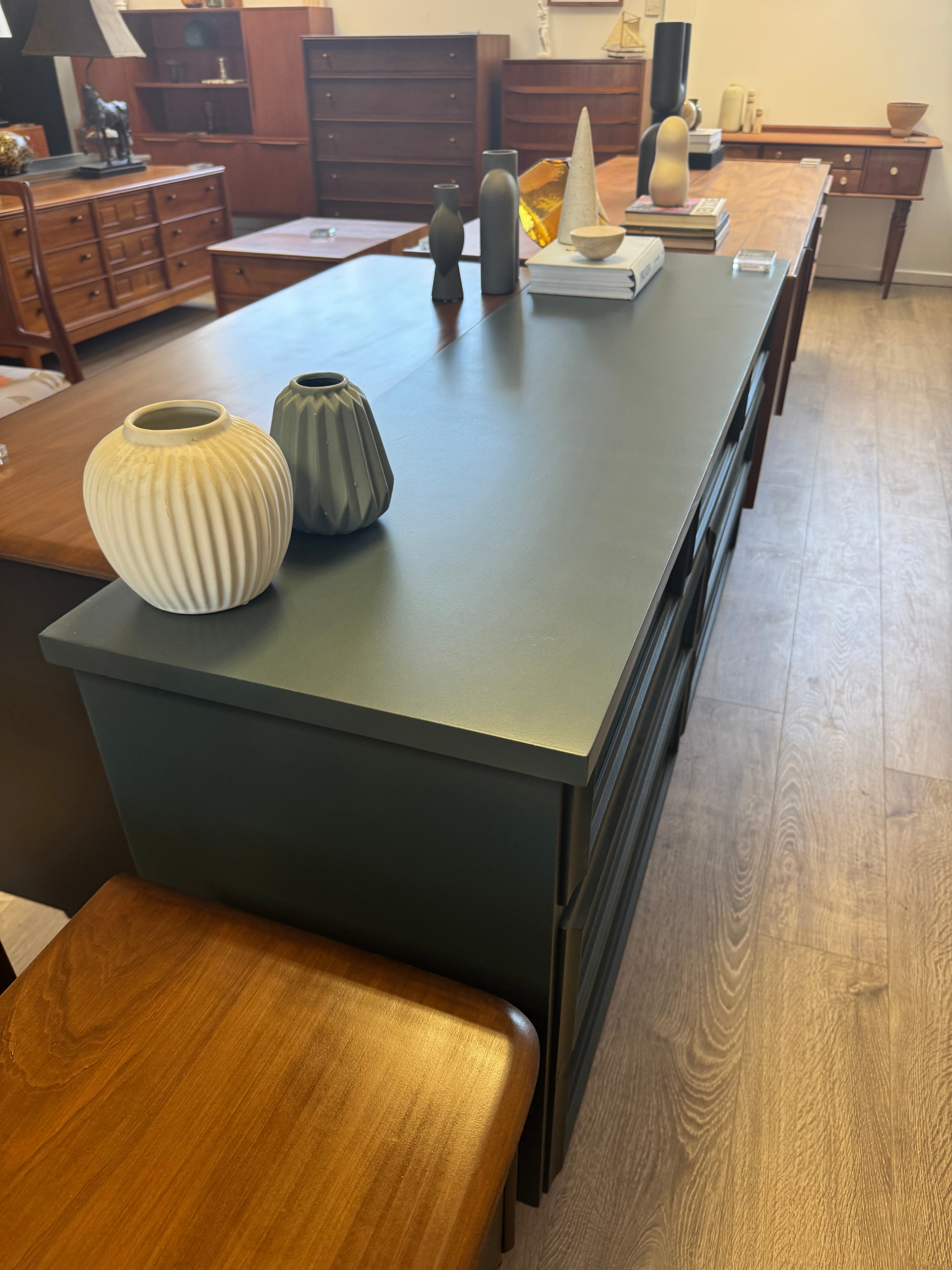 'Reliance Furniture' 7 Drawer Dresser with gold legs