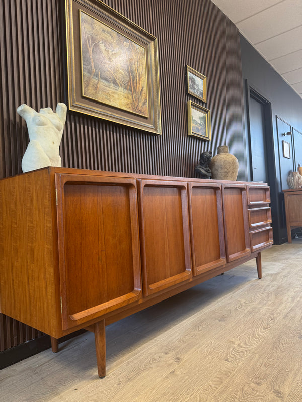 Chiswell sideboard, view 9