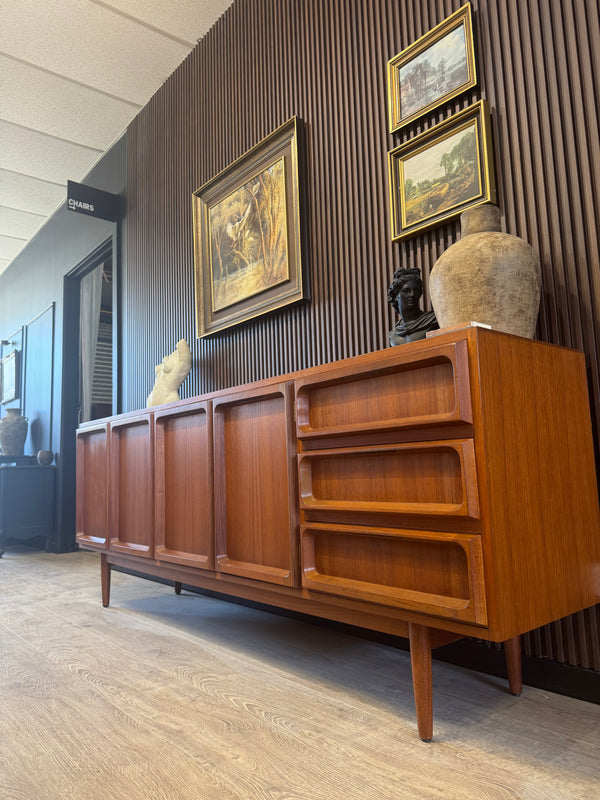 Chiswell sideboard, view 7