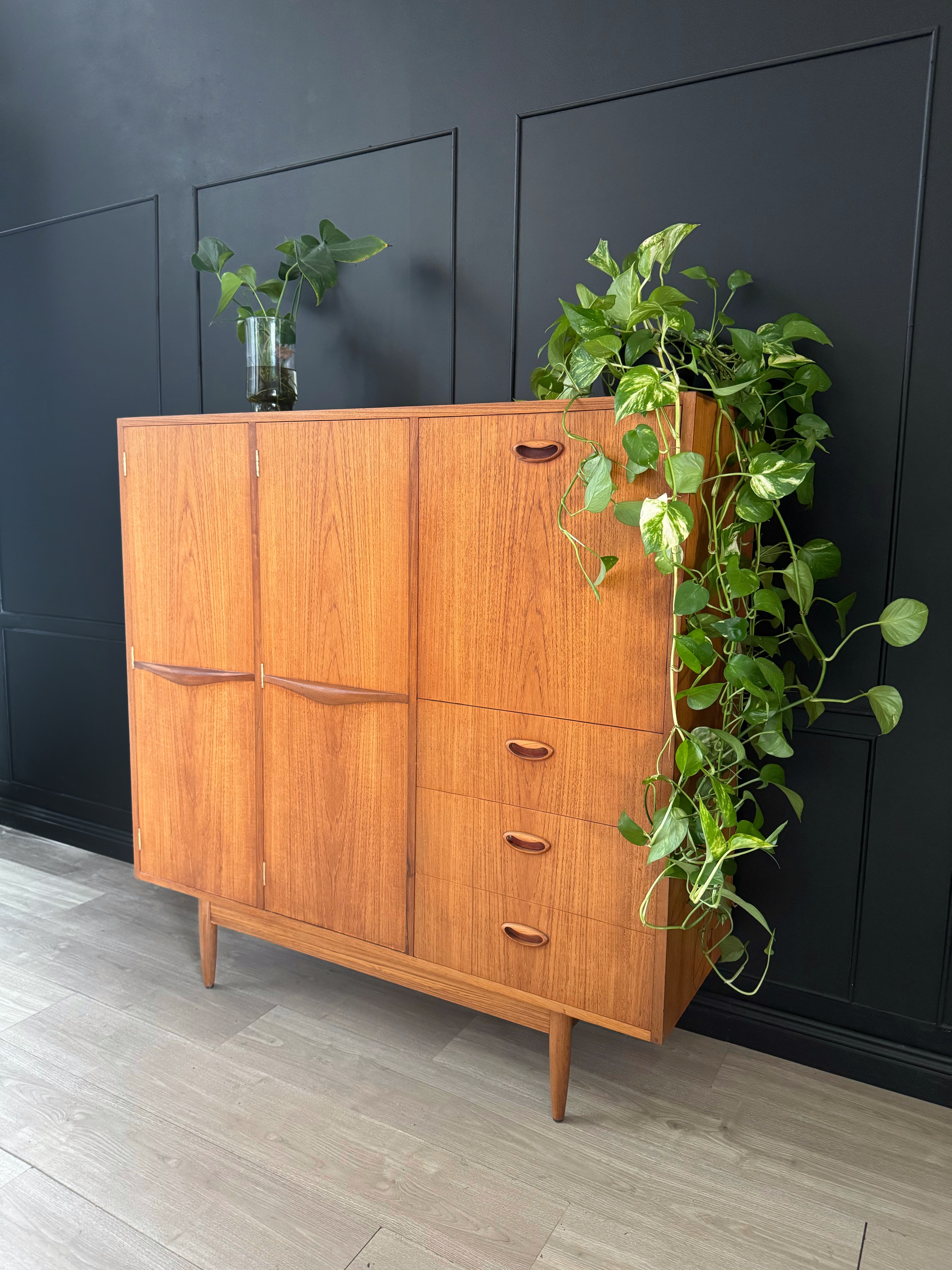 ‘Chiswell’ Cocktail Cabinet / Sideboard / Buffet