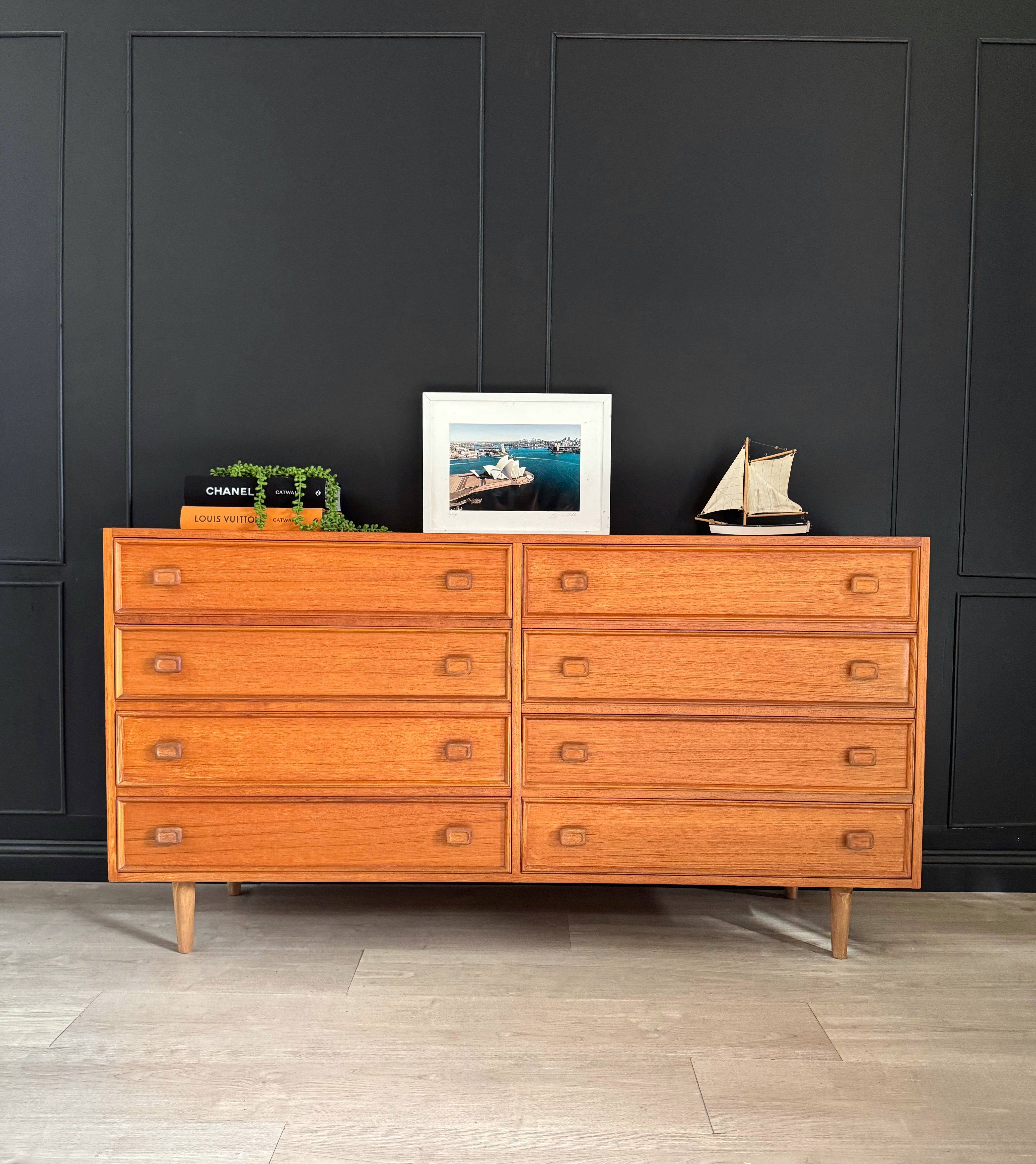 ‘Parker Furniture’ 8 drawer dresser