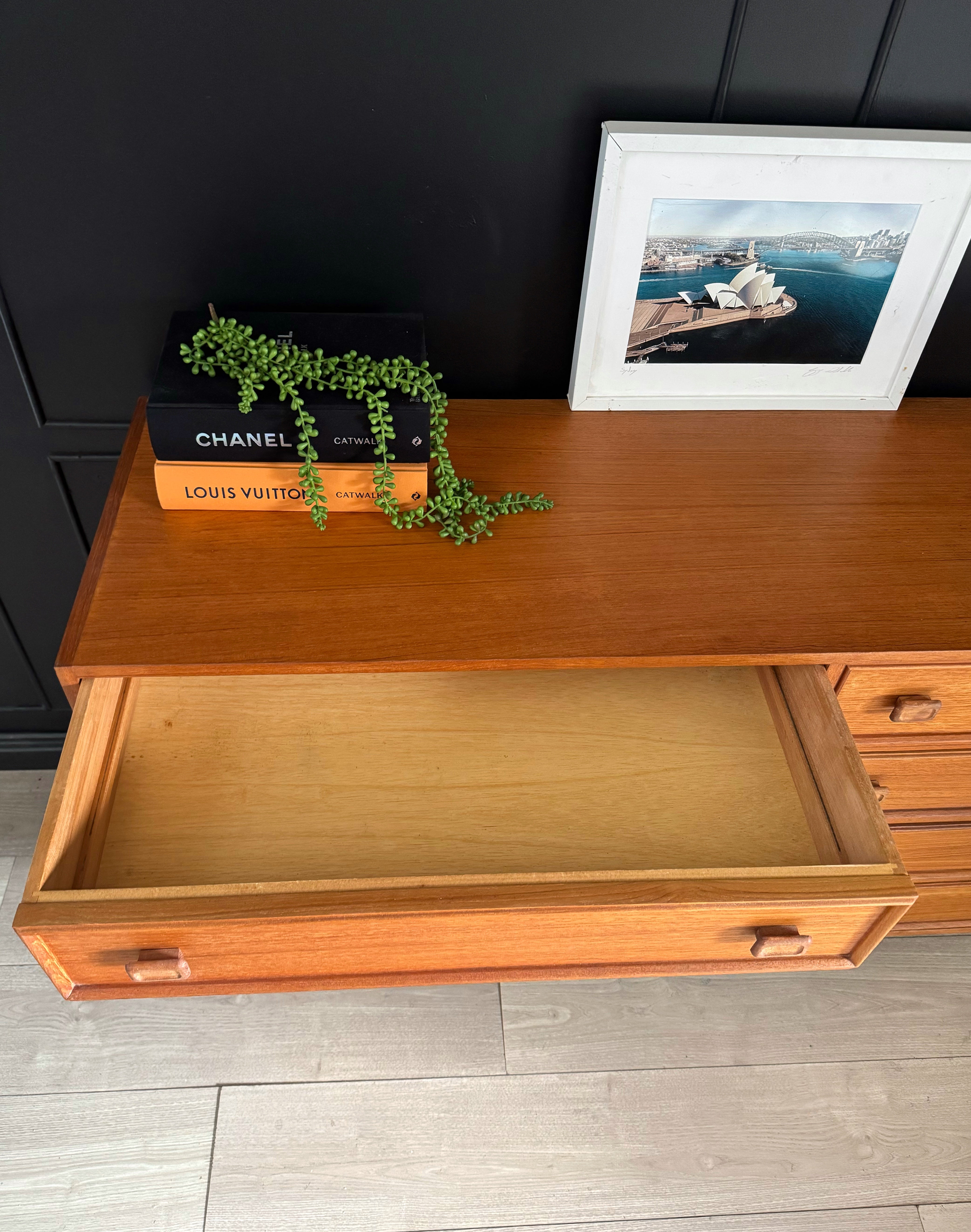 ‘Parker Furniture’ 8 drawer dresser