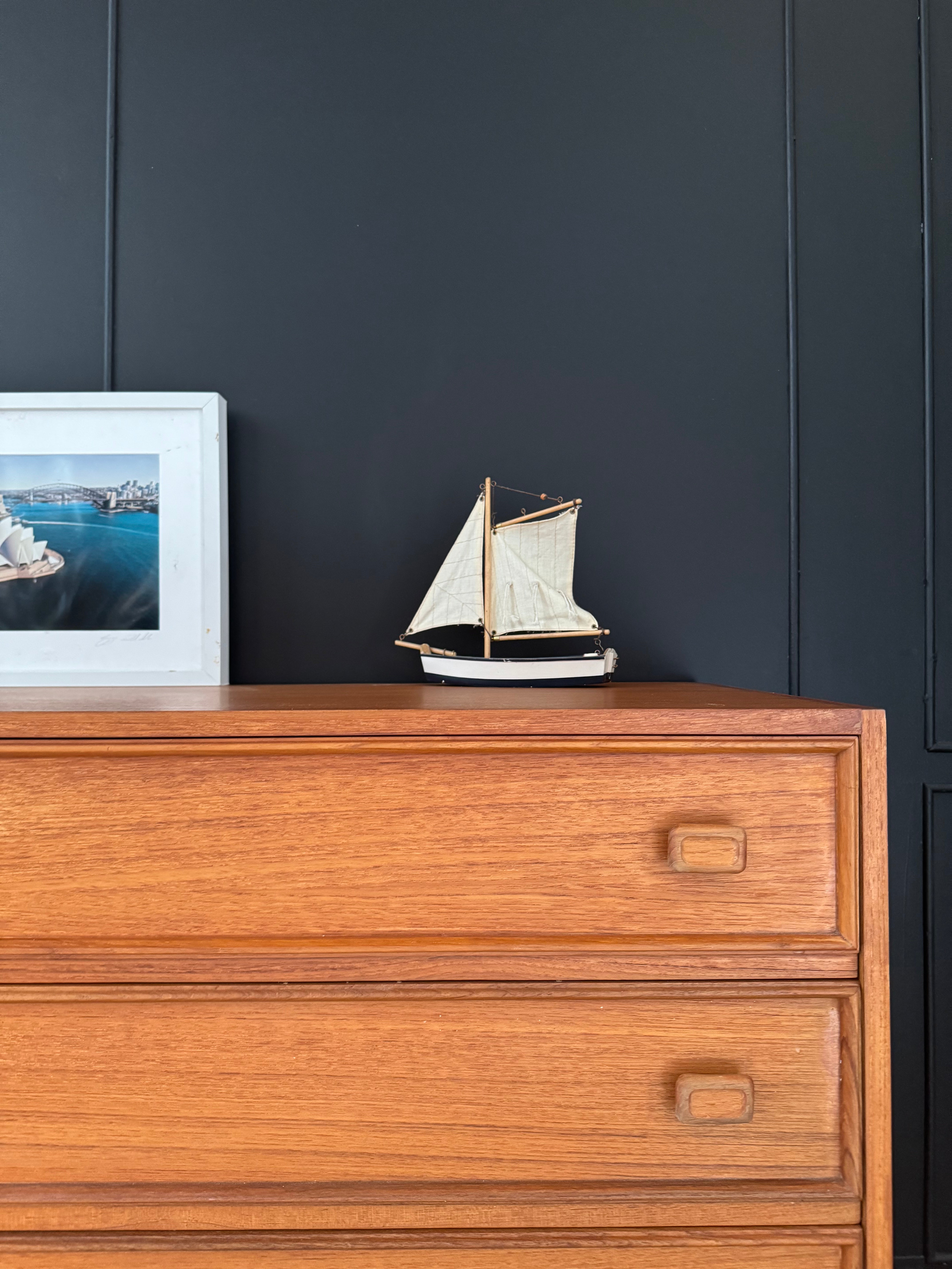 ‘Parker Furniture’ 8 drawer dresser