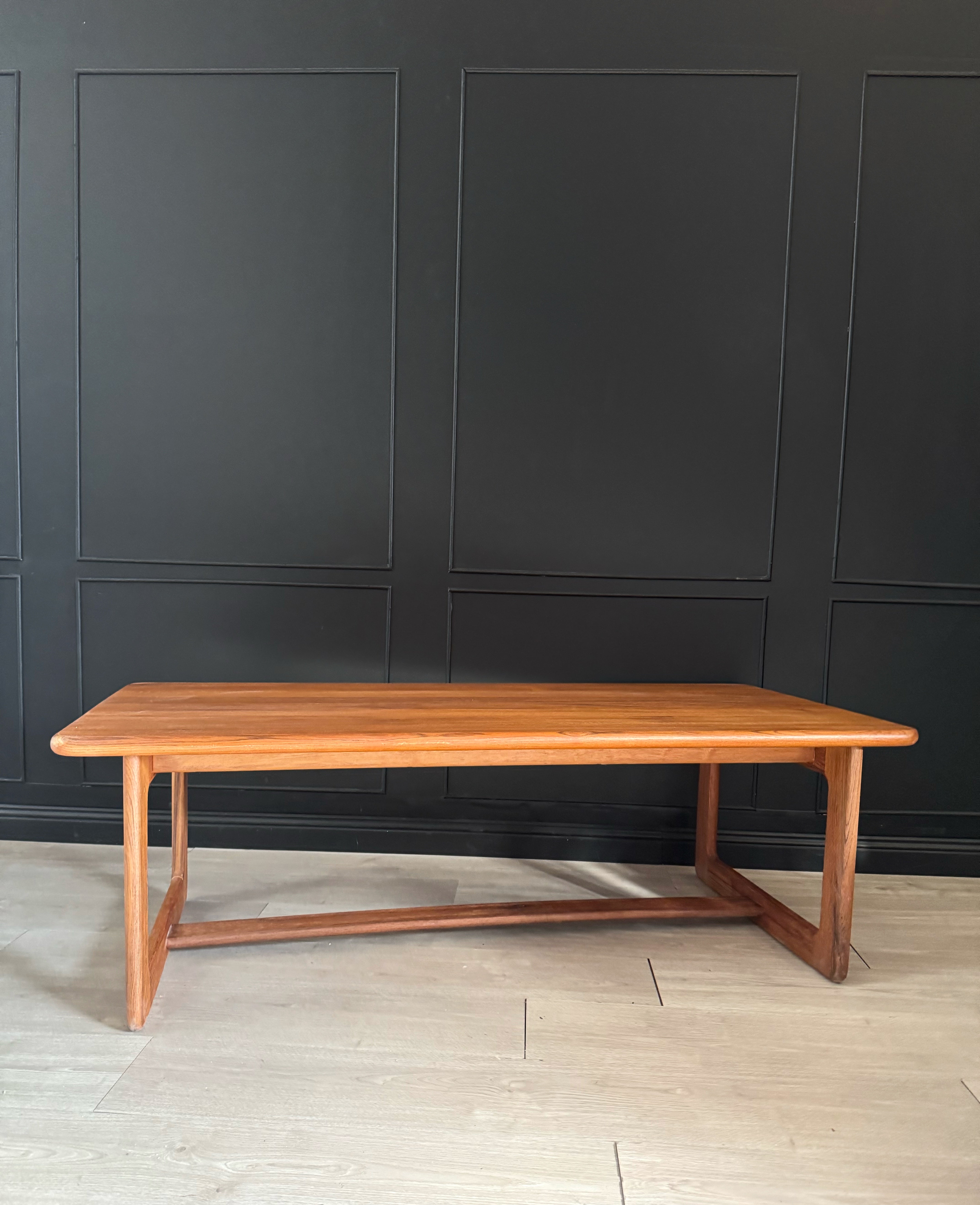 Stunning mid century / vintage coffee table