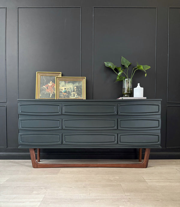 Mid-century dresser
