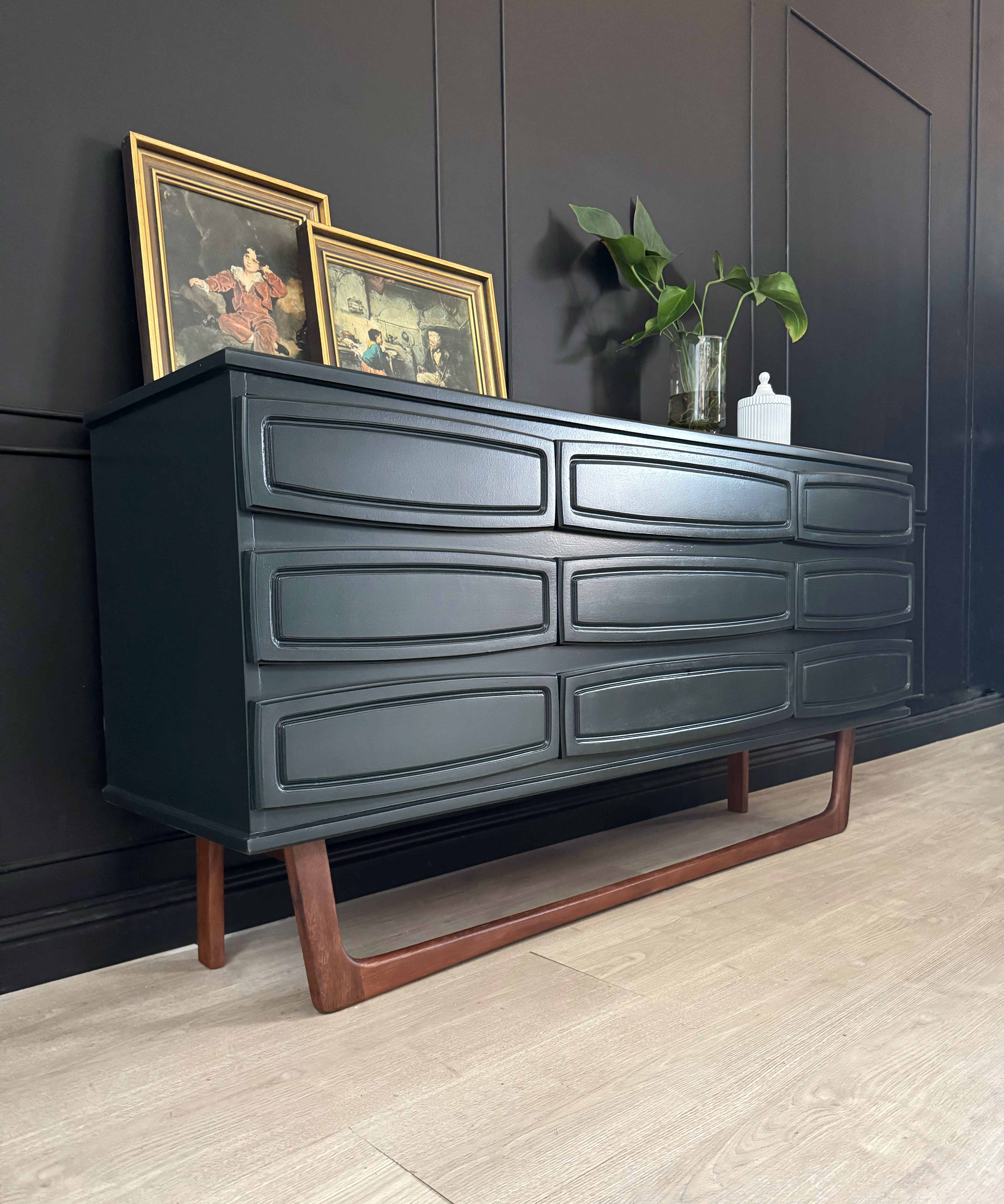 Sleigh base 9 drawer dresser / drawers