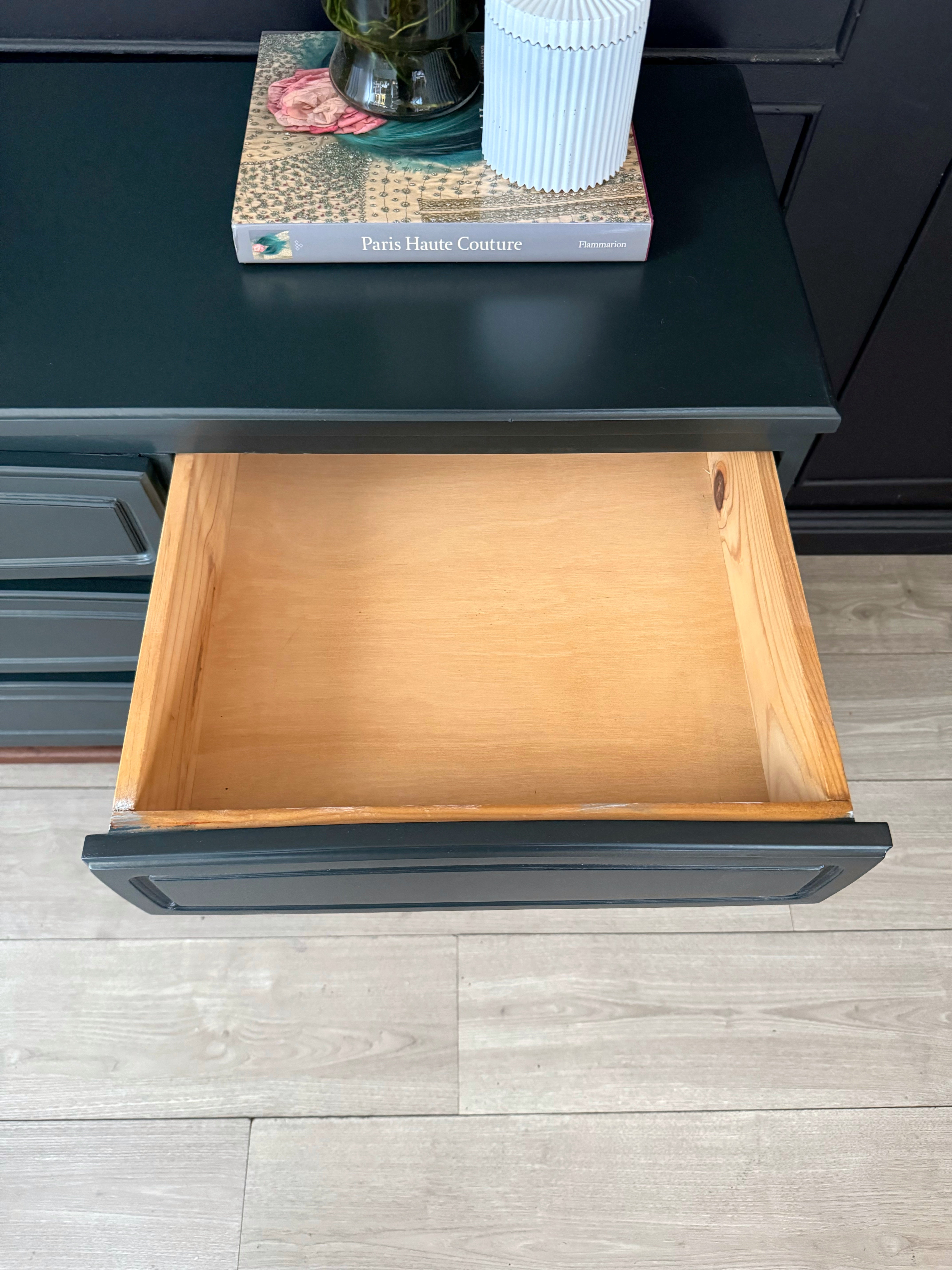 Sleigh base 9 drawer dresser / drawers