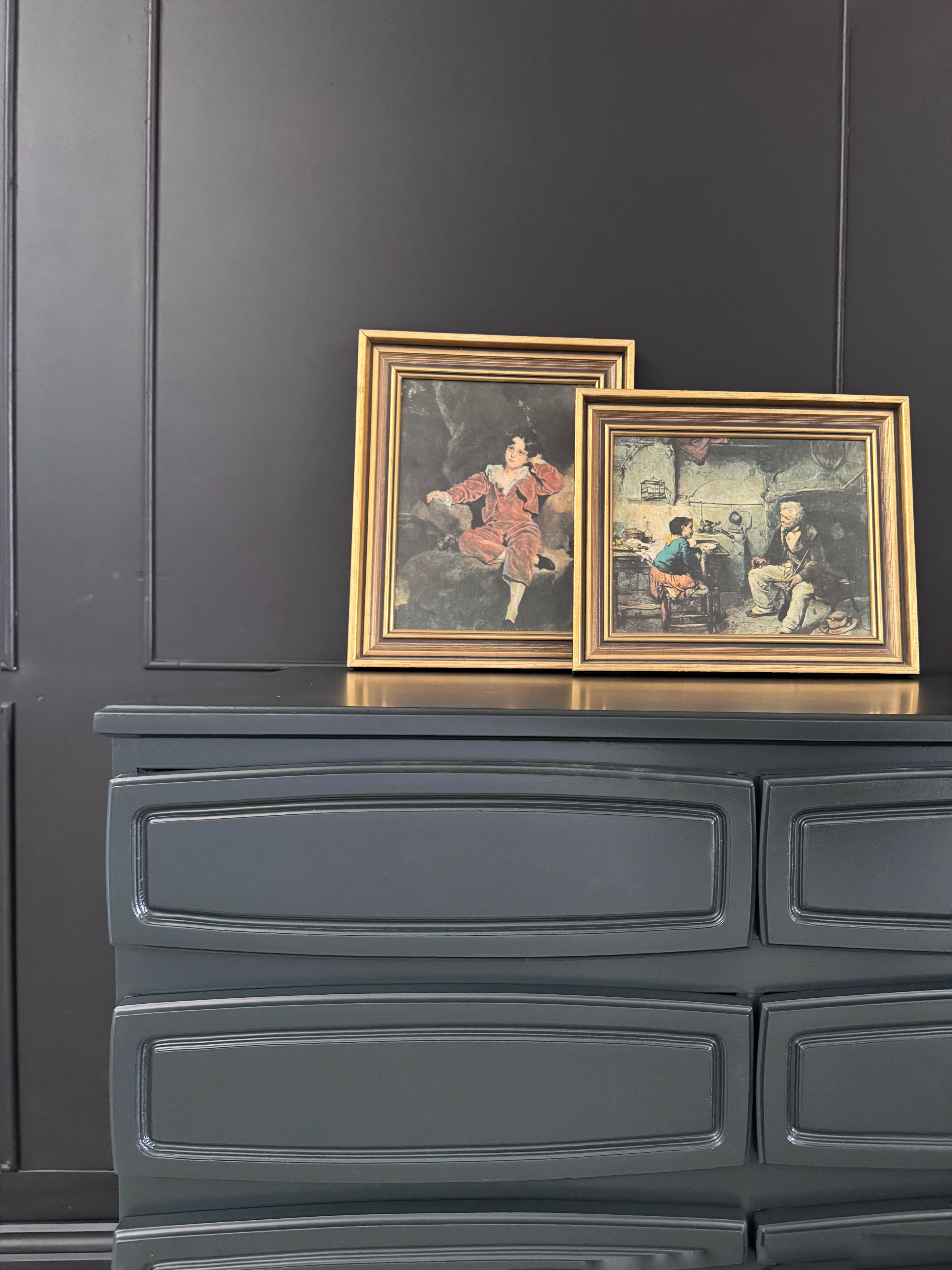 Sleigh base 9 drawer dresser / drawers