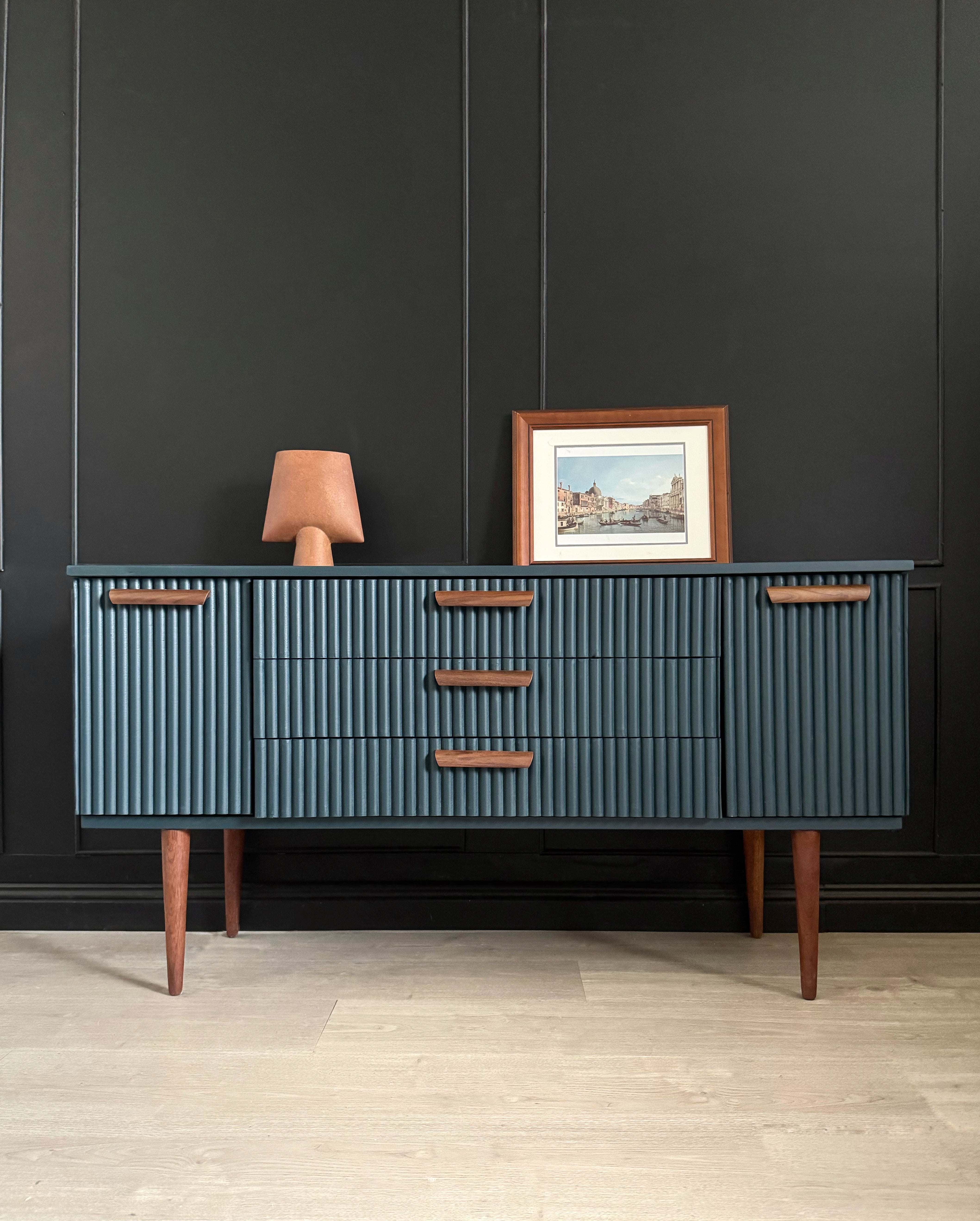 ’Schreiber Furniture’ sideboard / buffet